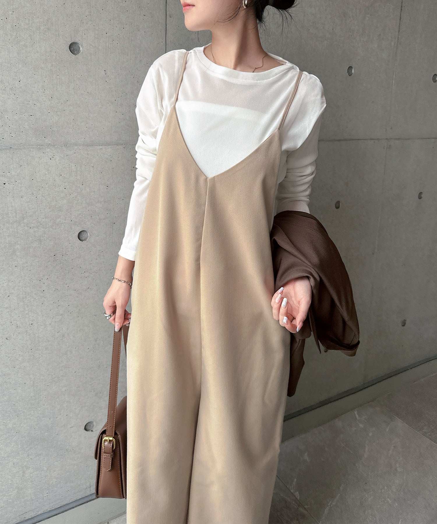 アンドミー andme キャミ サロペット  Vネック ワイドパンツ オールインワン キャミソール ワンピース マタニティ （ミルキーベージュ） ミルキーベージュ