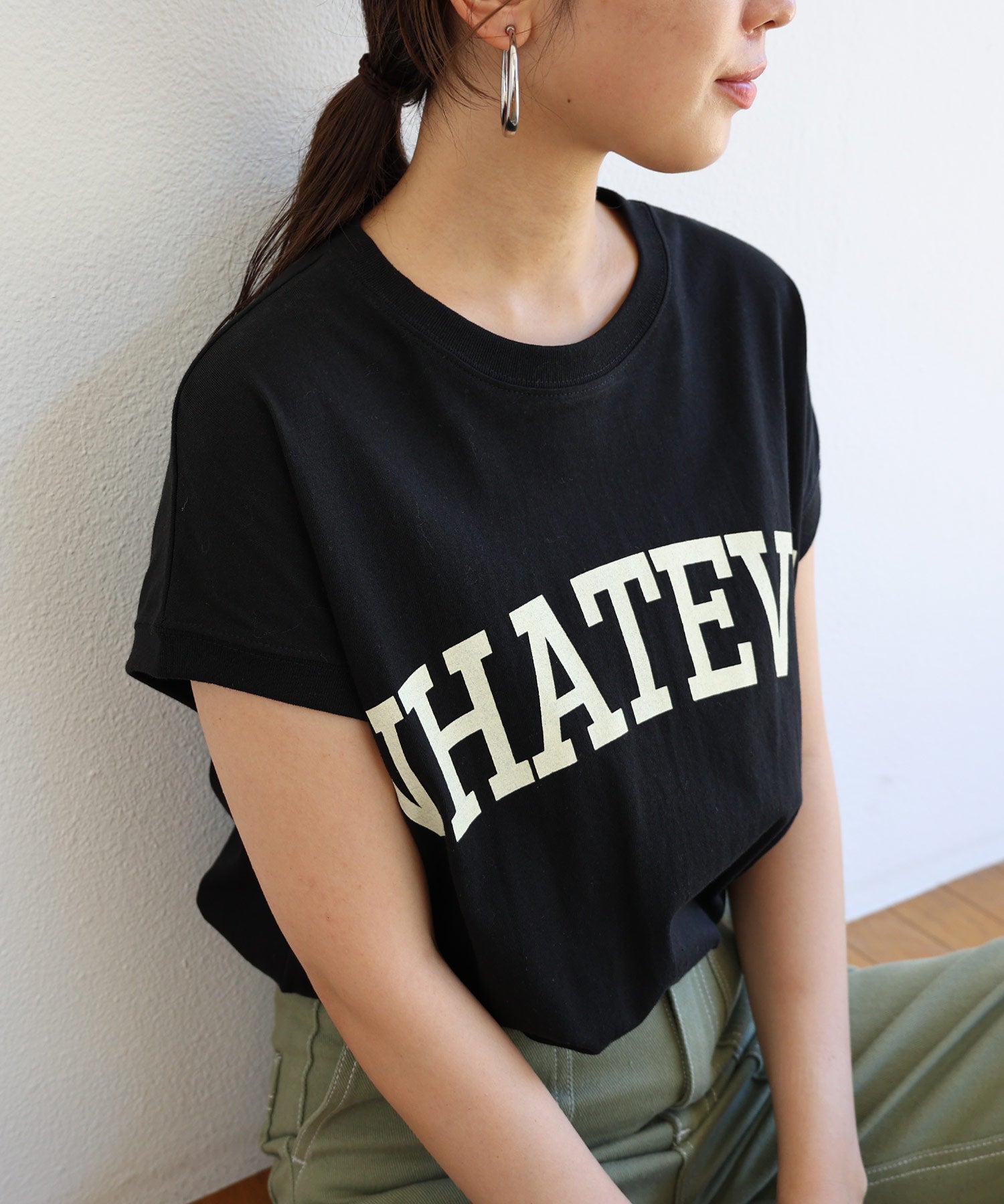 アンドミー andme コットン天竺フレンチスリーブロゴプリント裾ラウンドTシャツ トップス