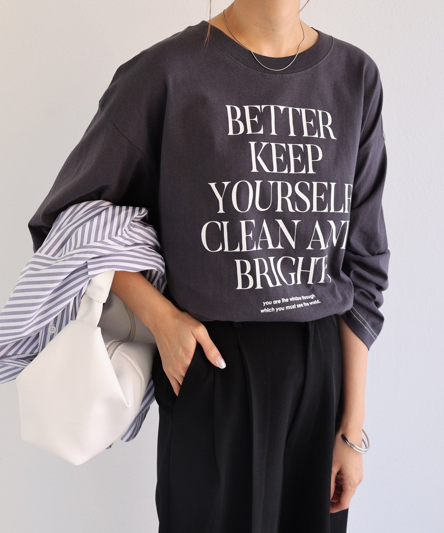 アンドミー andme オーバーサイズロゴプリント長袖Tシャツ （チャコールグレー×オフホワイト） チャコールグレー×オフホワイト