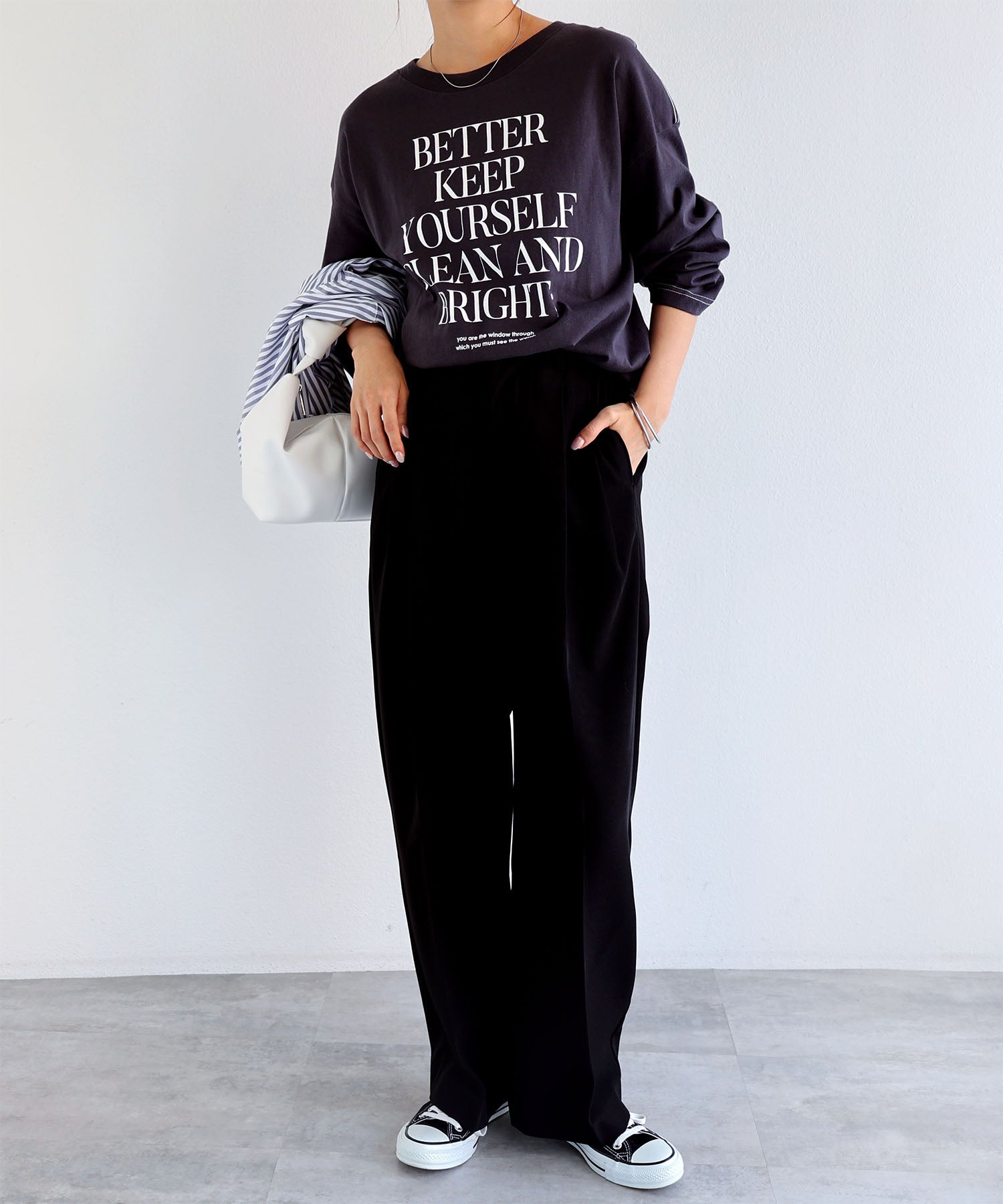 アンドミー andme オーバーサイズロゴプリント長袖Tシャツ （チャコールグレー×オフホワイト） チャコールグレー×オフホワイト