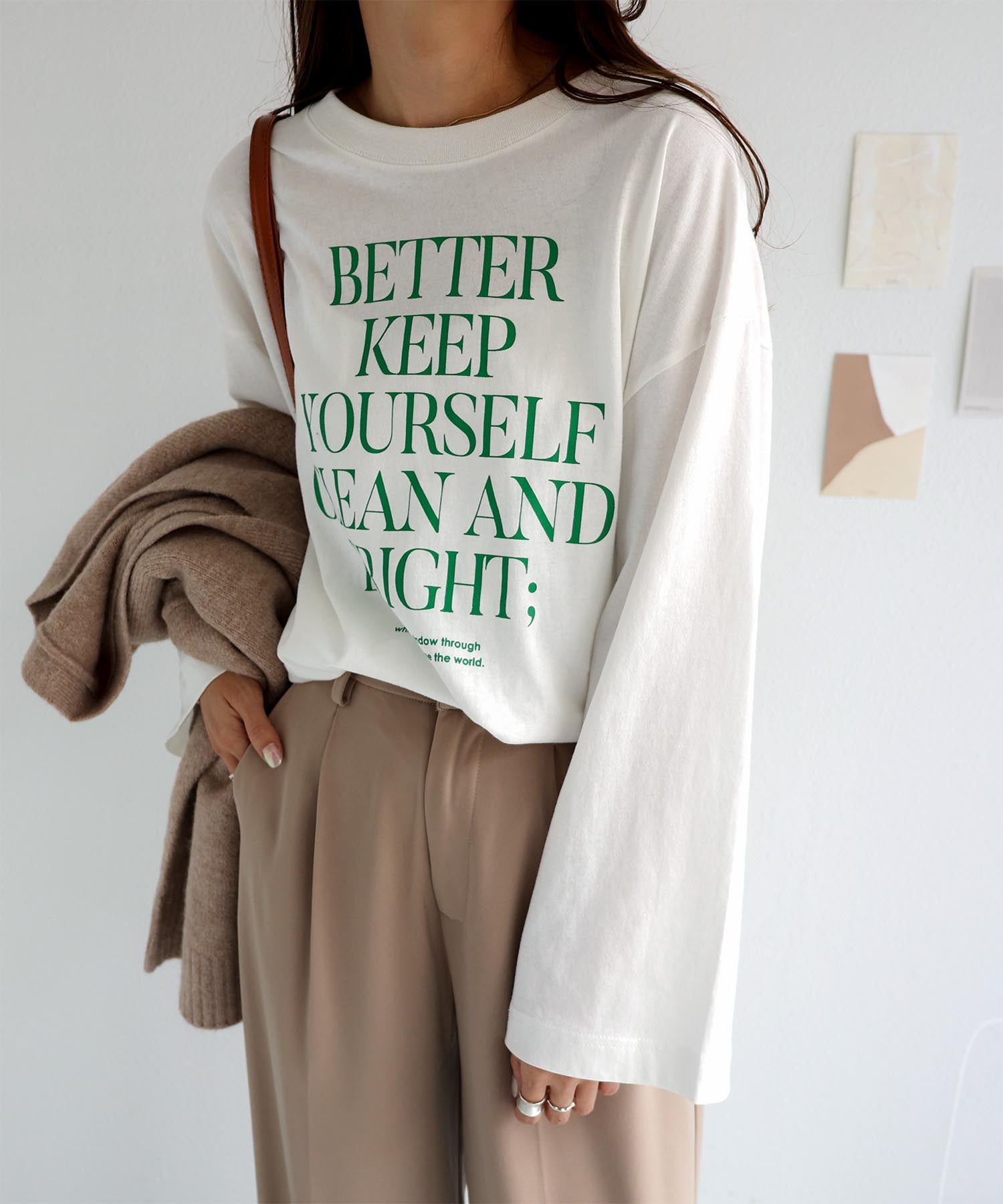 アンドミー andme オーバーサイズロゴプリント長袖Tシャツ （オフホワイト×グリーン） オフホワイト×グリーン