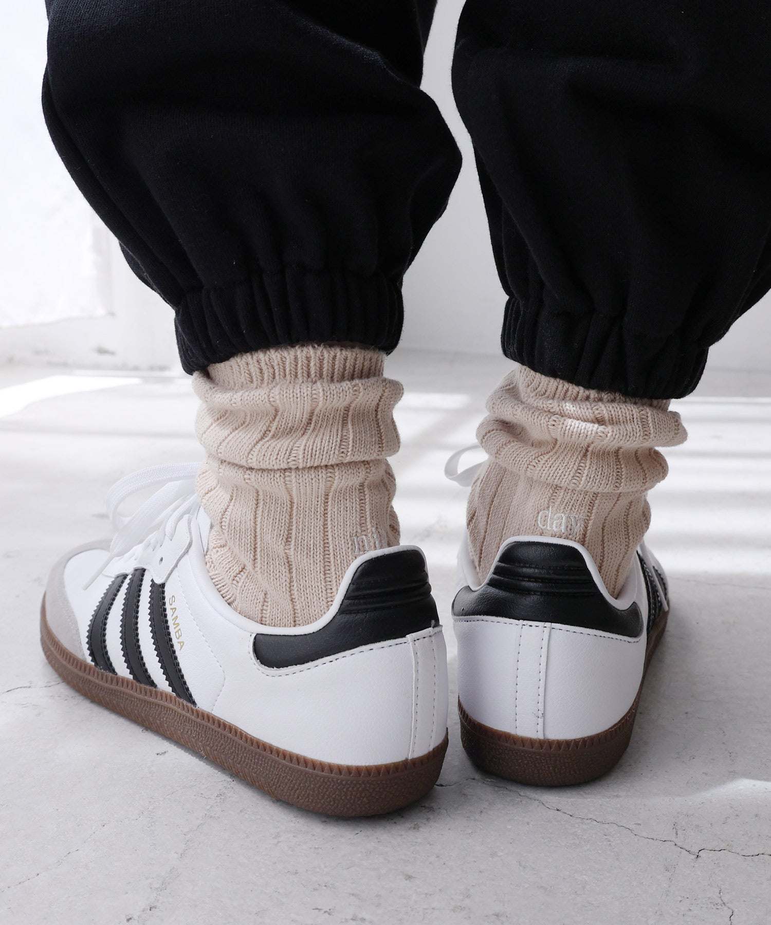 andme logo embroidered ribbed socks