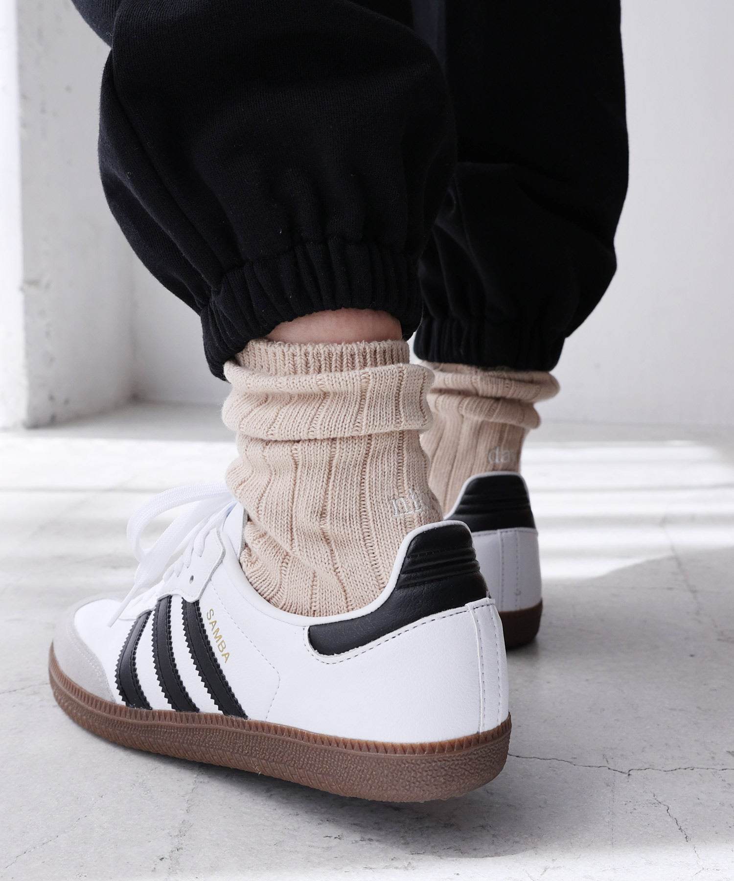 andme logo embroidered ribbed socks