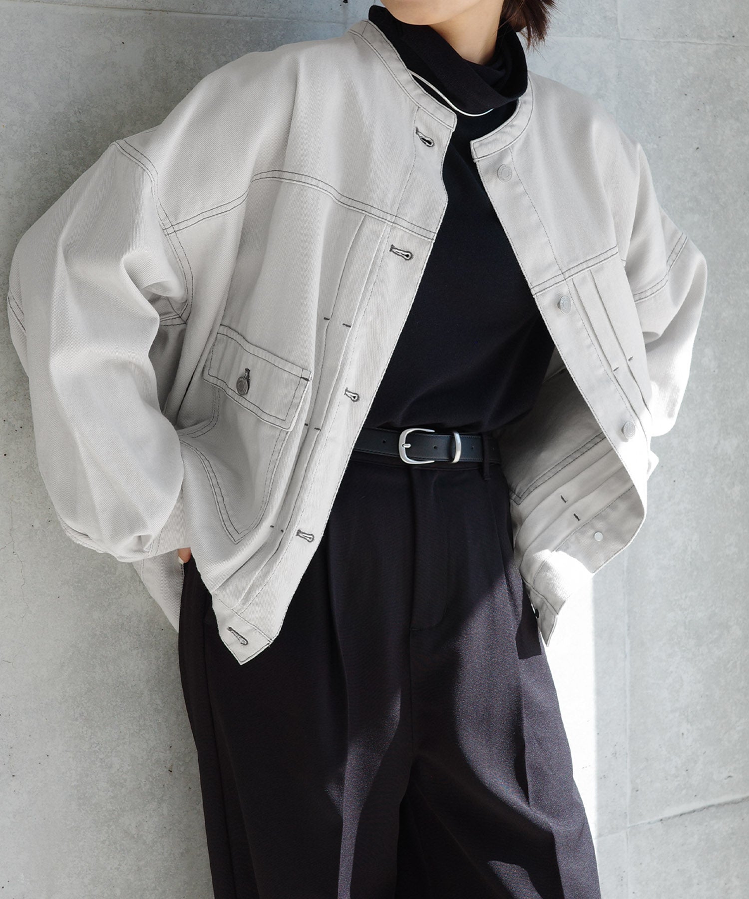 アンドミー andme オーバーサイズ ノーカラー デニム ツイル ジャケット （オフホワイト） オフホワイト