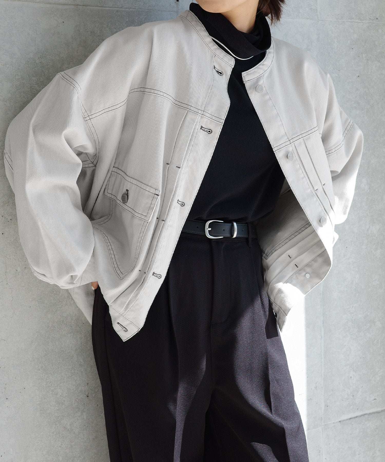 アンドミー andme オーバーサイズ ノーカラー デニム ツイル ジャケット （オフホワイト） オフホワイト