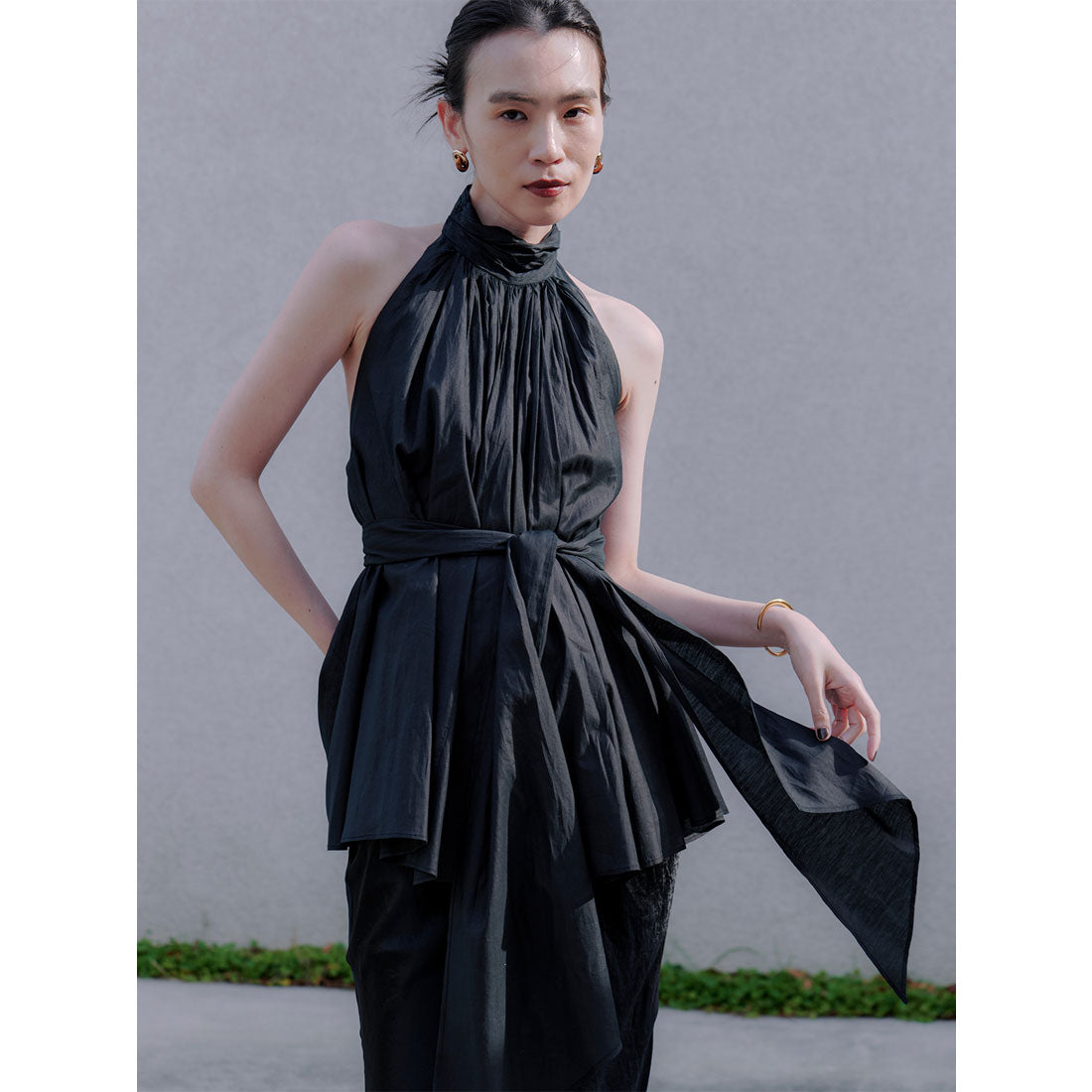 アニュアンス anuans Indiaシルクブレンドバックオープンブラウス （BLACK） BLACK