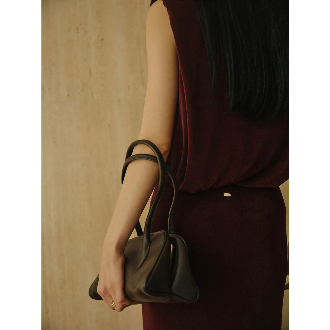 アニュアンス anuans アセテートノースリーブカットトップス （BLACK） BLACK