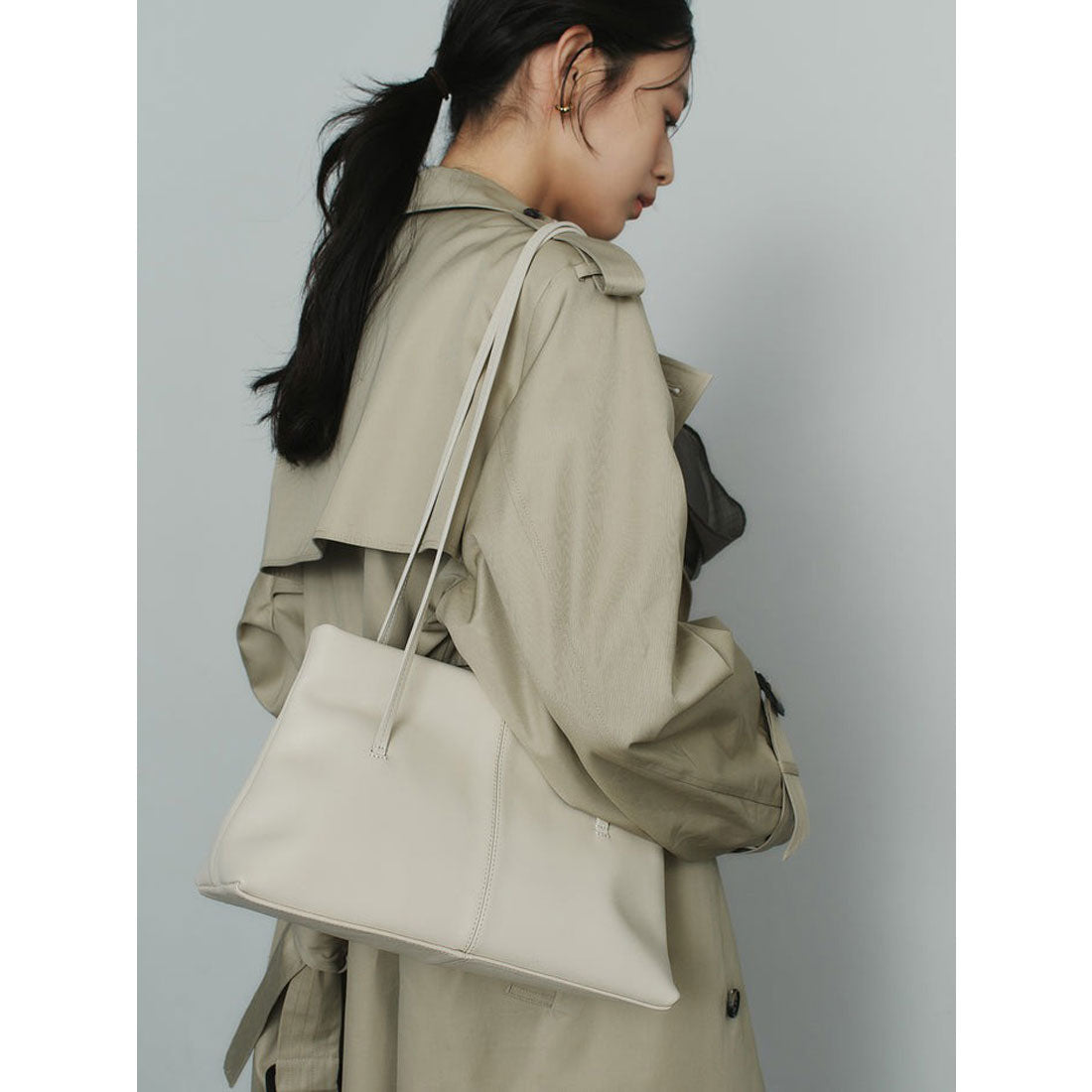 アニュアンス anuans レザーナローハンドルバッグ （TAUPE） TAUPE
