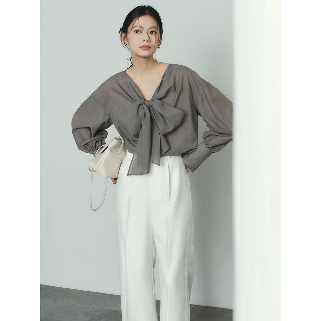 アニュアンス anuans レザーナローハンドルバッグ （TAUPE） TAUPE