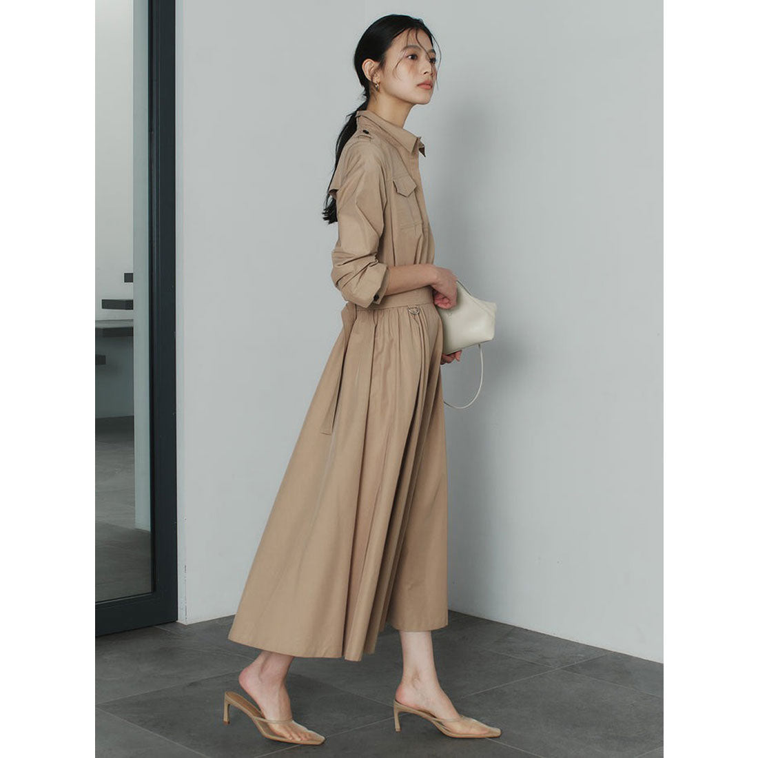 アニュアンス anuans レザーナローハンドルバッグ （TAUPE） TAUPE