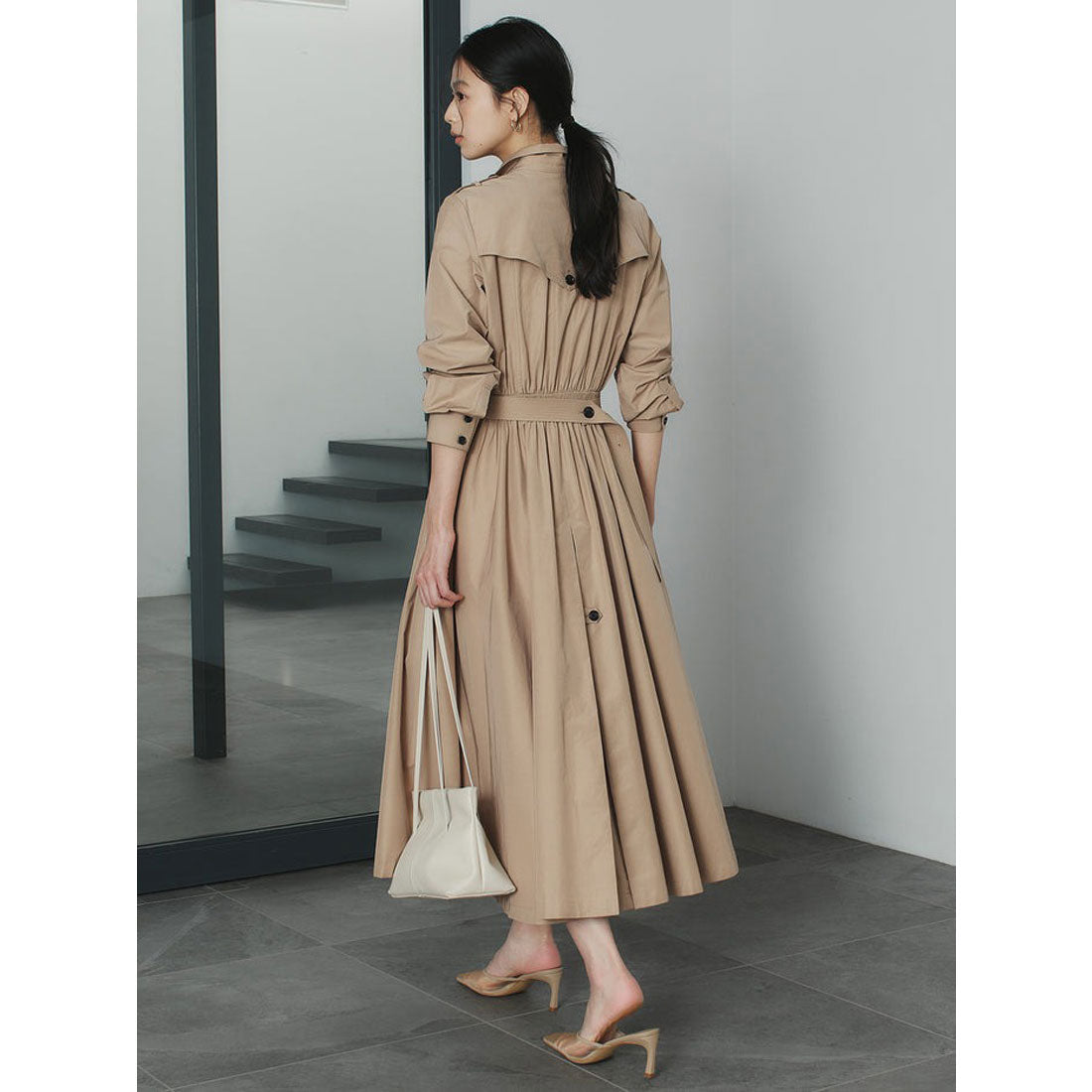 アニュアンス anuans レザーナローハンドルバッグ （TAUPE） TAUPE