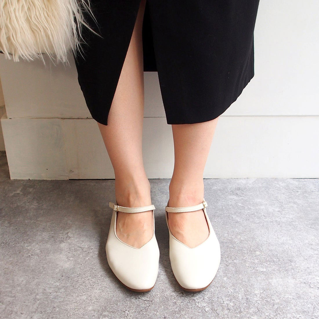 アプレ apres ストラップフラットシューズ （オフホワイト） オフホワイト