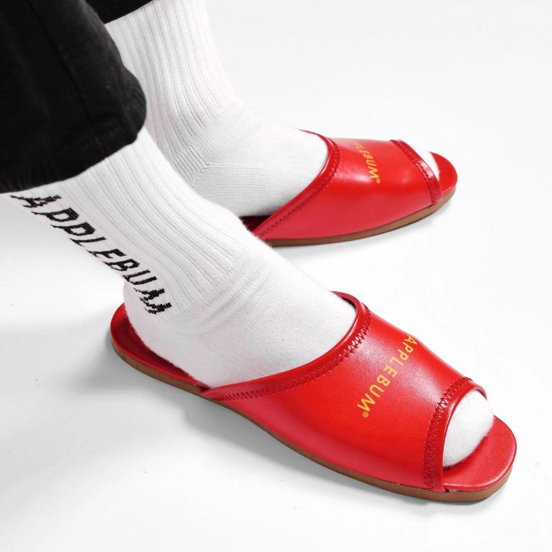 アップルバム APPLEBUM ロゴ スリッパ（Logo Slippers） （Red） Red