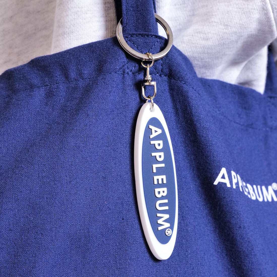 アップルバム APPLEBUM ロゴ キーホルダー（Logo Key Holder） （Navy/White） Navy/White