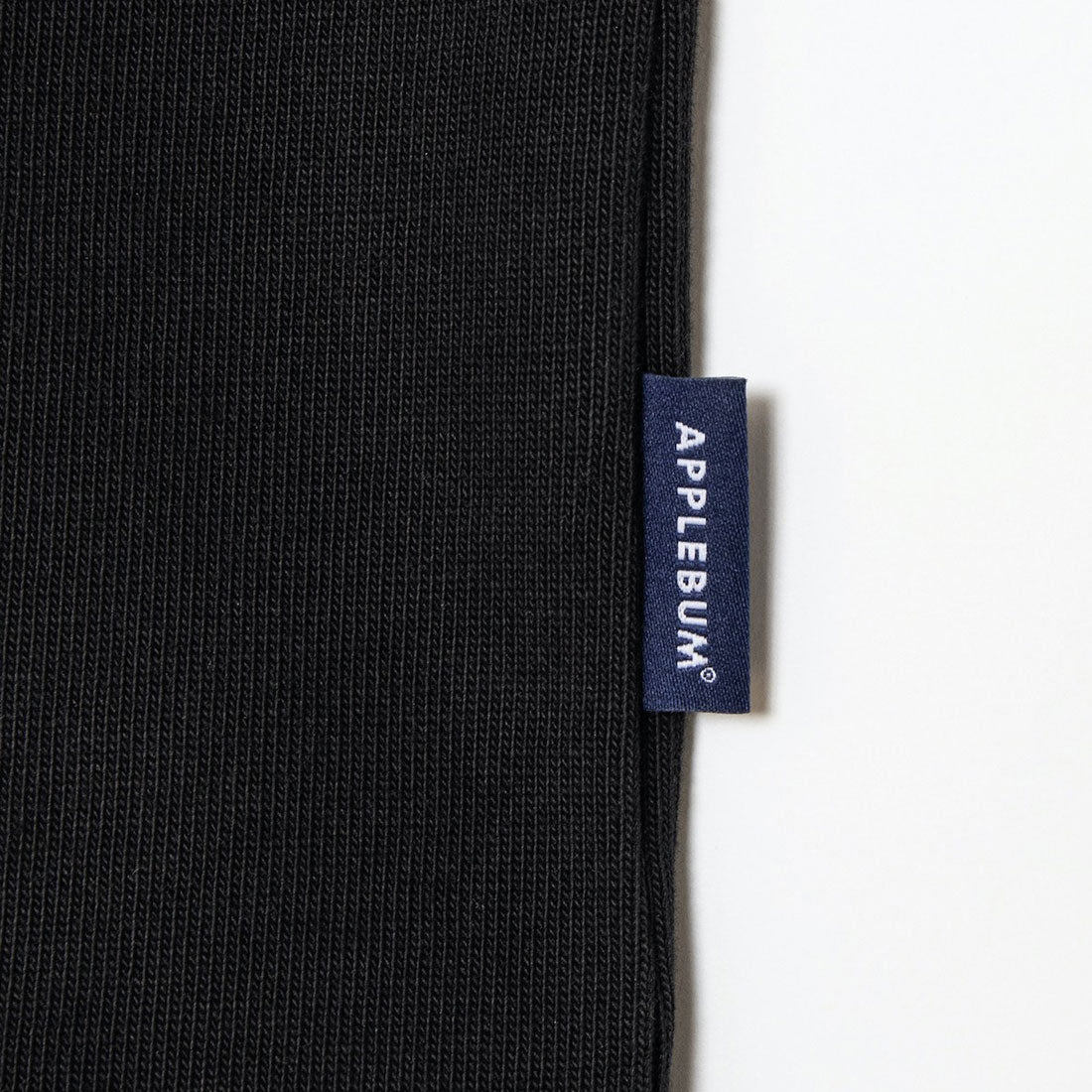 アップルバム APPLEBUM “アルファベット” Tシャツ（“Alphabet” T-shirt） （Black） Black