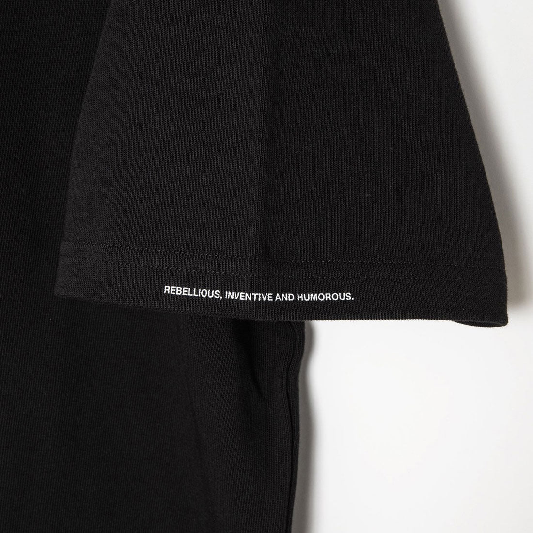 アップルバム APPLEBUM ロゴ Tシャツ（Logo T-shirt） （Black） Black