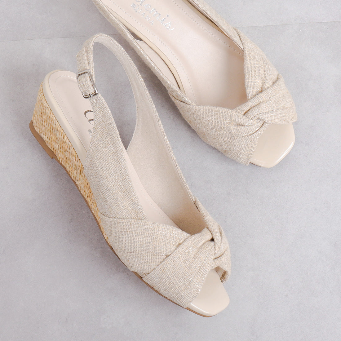 アルテミス バイ ダイアナ artemis by DIANA ウェッジソール バックストラップサンダル （ベージュ生地） ベージュ生地