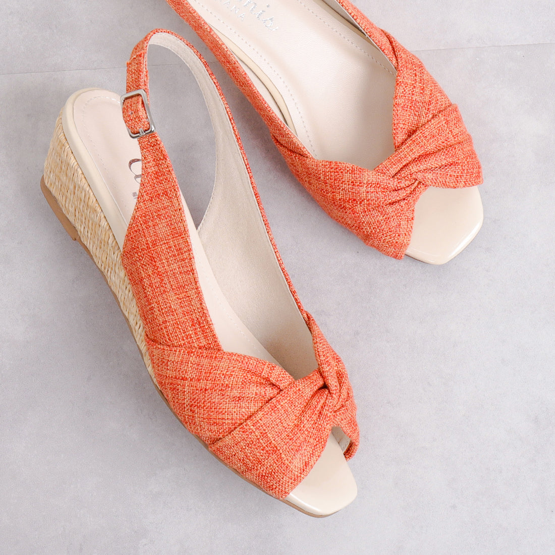 アルテミス バイ ダイアナ artemis by DIANA ウェッジソール バックストラップサンダル （オレンジ生地） オレンジ生地