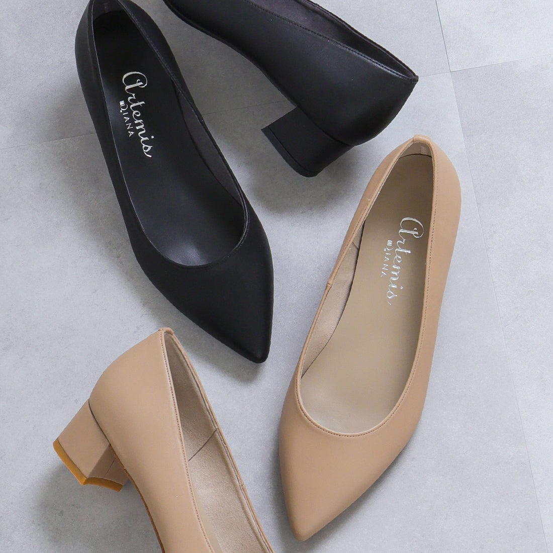 Artemis by Diana chunky heel plain pumps