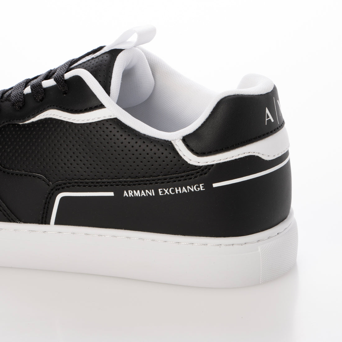 アルマーニ エクスチェンジ ARMANI EXCHANGE ヒールロゴラインスニーカー （BLACK+OP.WHITE） BLACK+OP.WHITE
