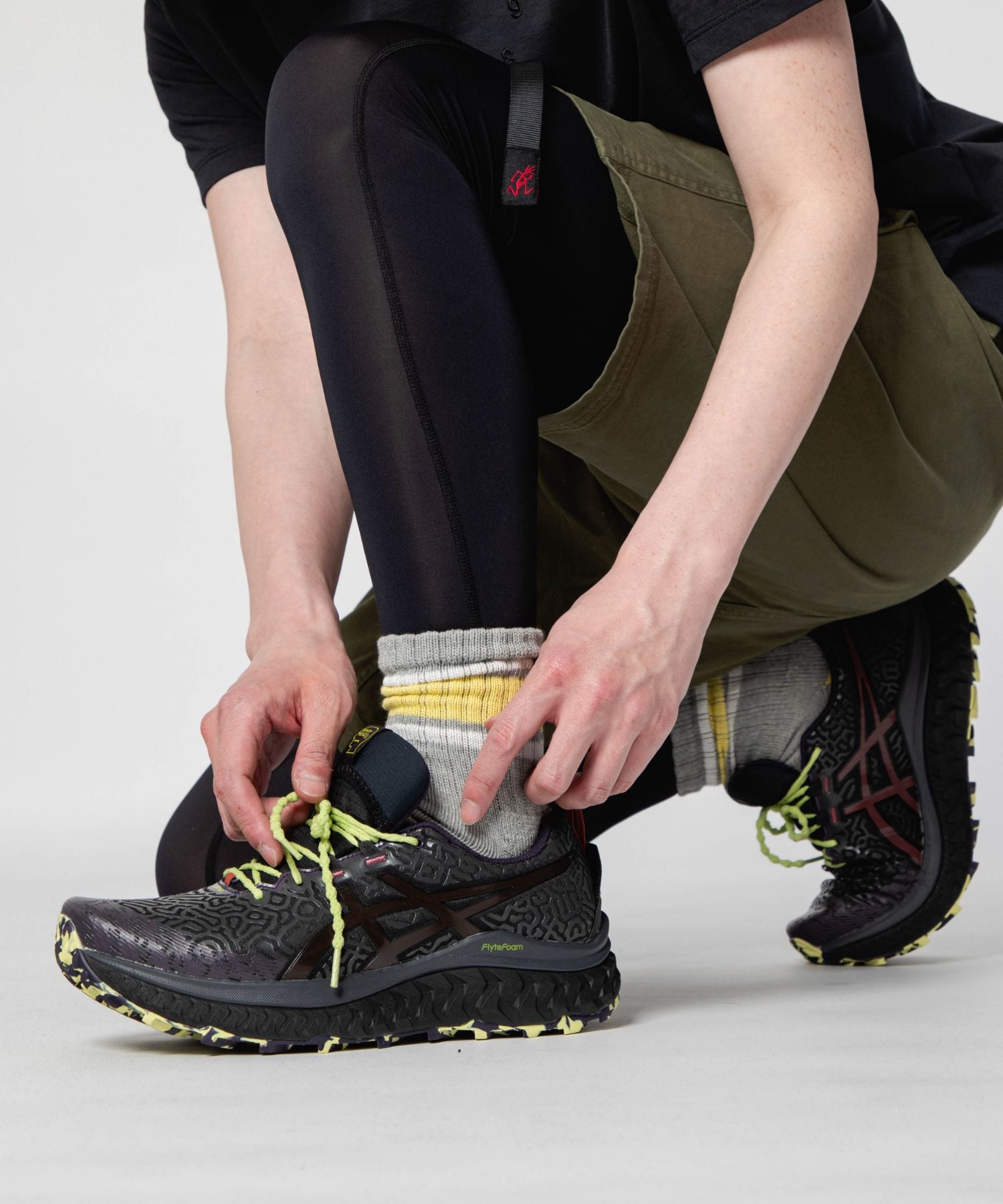 アシックス ASICS Brain Dead x ASICS Trabuco Max 限定モデル 1201A371 001 コラボ Organic Chaos Design スニーカー メンズ