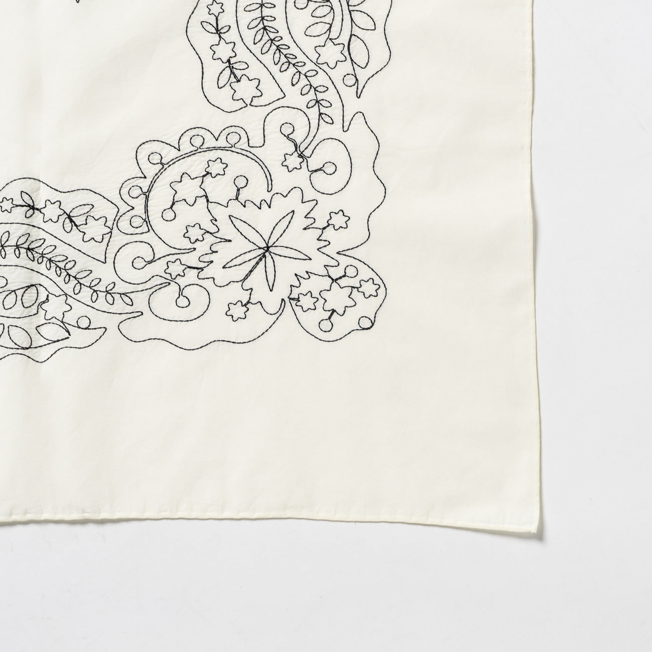 COTTON SILK EMBROIDERY BANDANA （ブラック） ブラック