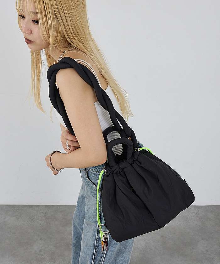 ノミネ NOMINE 【cheek】puff kinchaku 2WAY tote 巾着 ショルダーバ （グレー） グレー