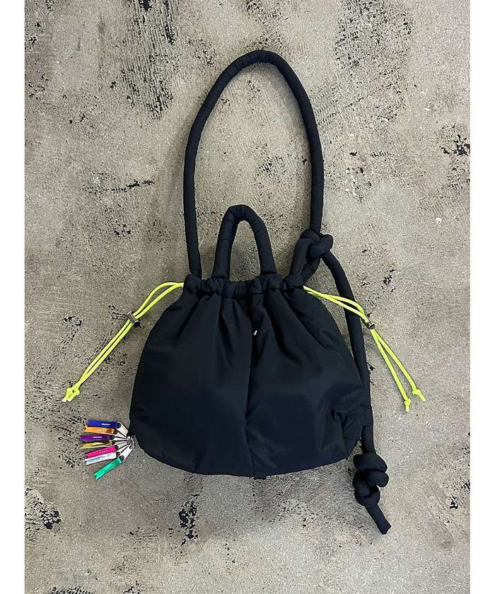 ノミネ NOMINE 【cheek】puff kinchaku 2WAY tote 巾着 ショルダーバ （グレー） グレー