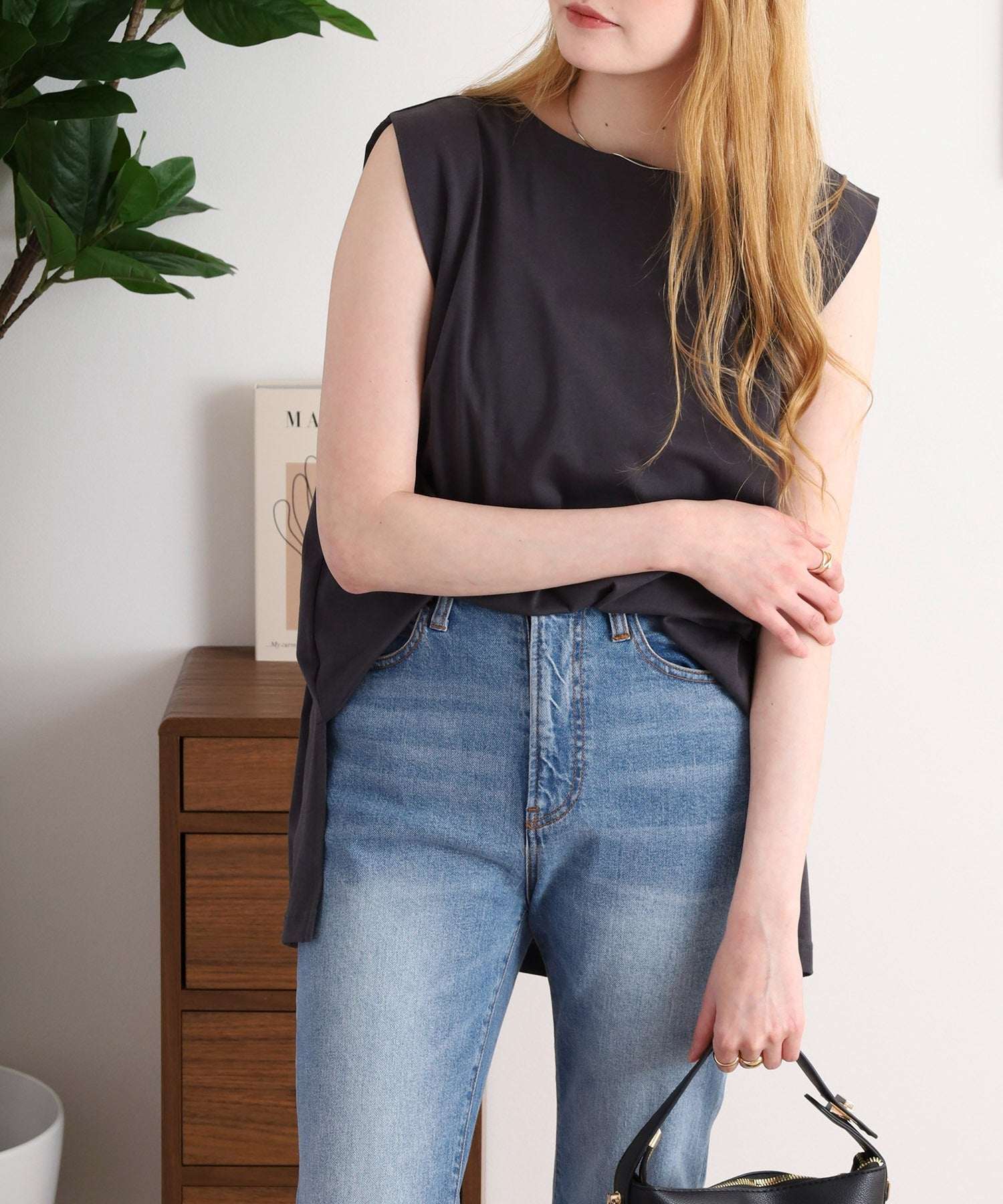 アットワン atONE 肩タックノースリーブボートネックTシャツ （チャコールグレー） チャコールグレー