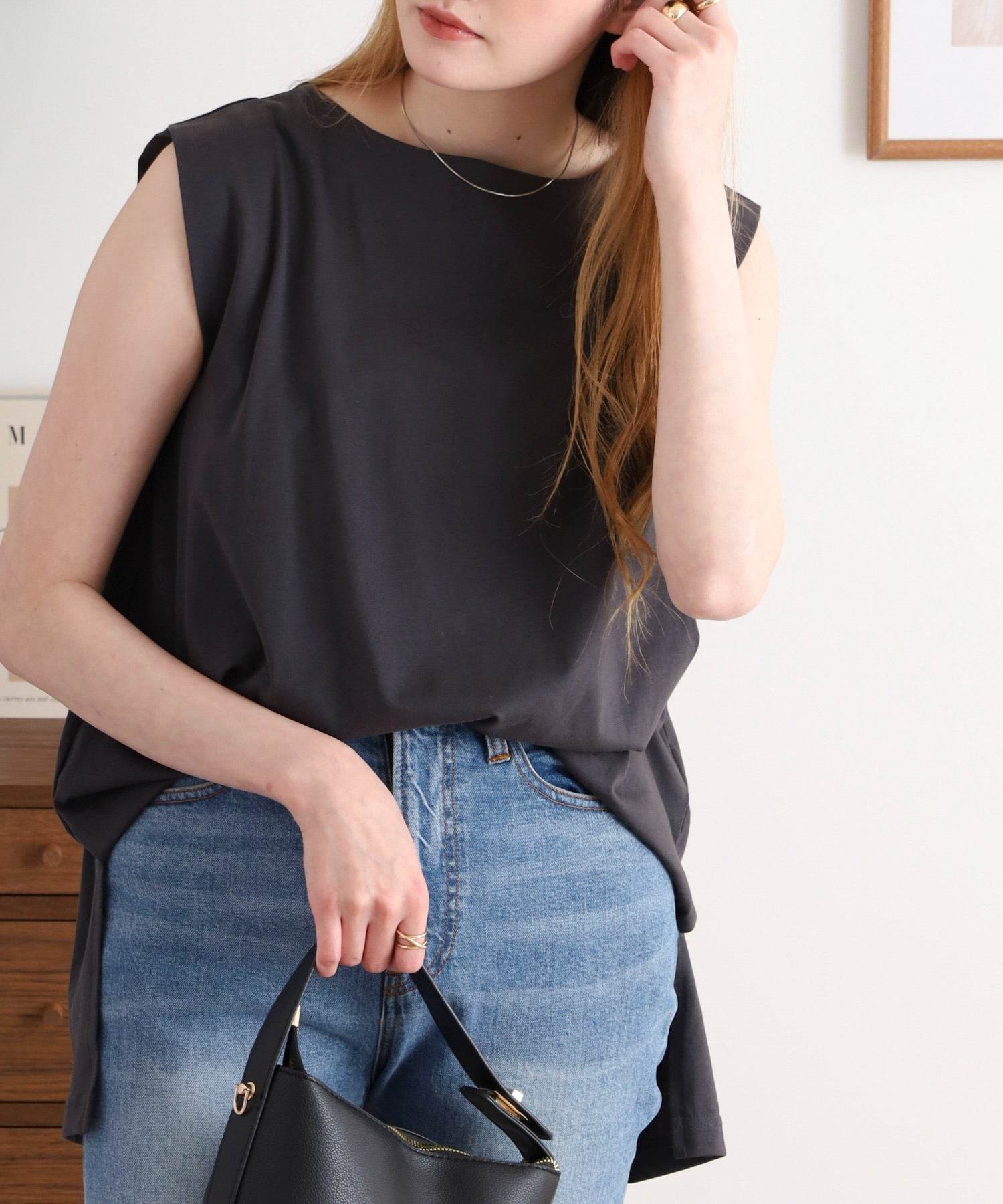 アットワン atONE 肩タックノースリーブボートネックTシャツ （チャコールグレー） チャコールグレー