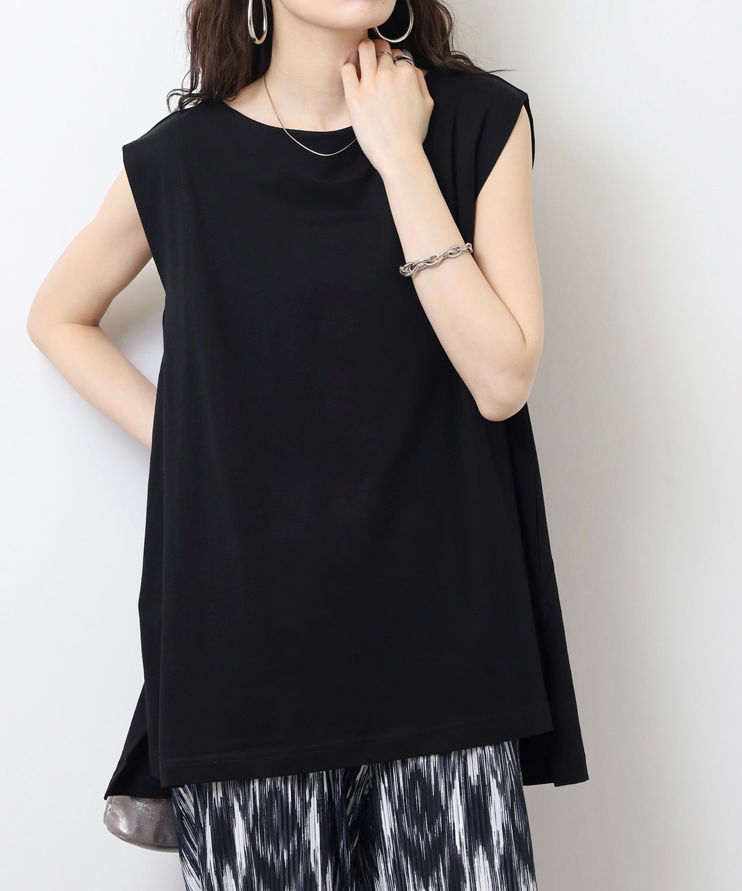 アットワン atONE 肩タックノースリーブボートネックTシャツ （ブラック） ブラック