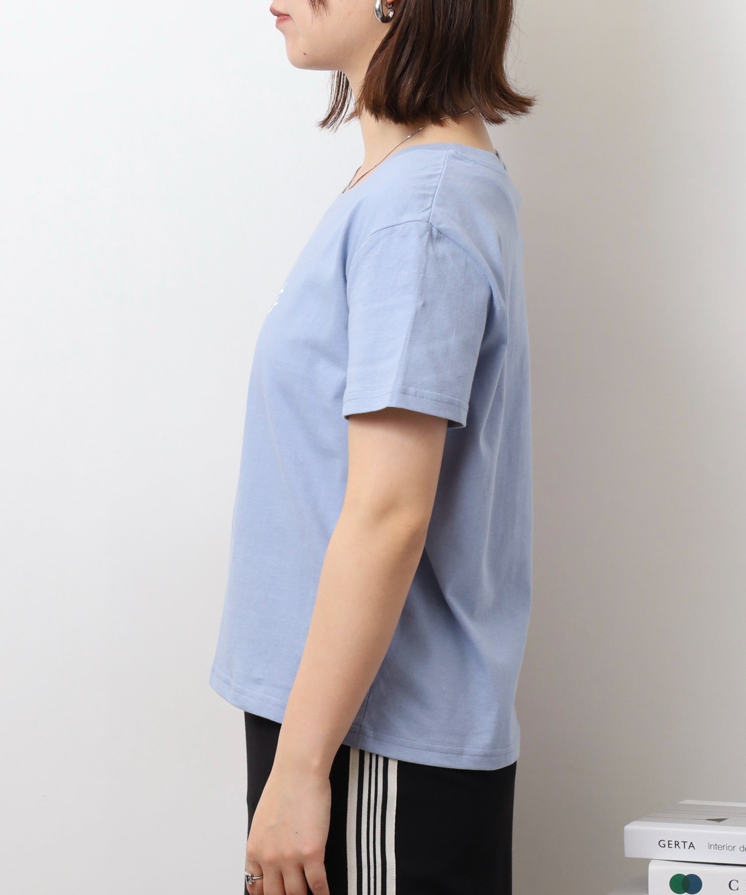 アットワン atONE オーバーサイズシルエットショート丈ロゴプリントTシャツ （ホワイト1） ホワイト1