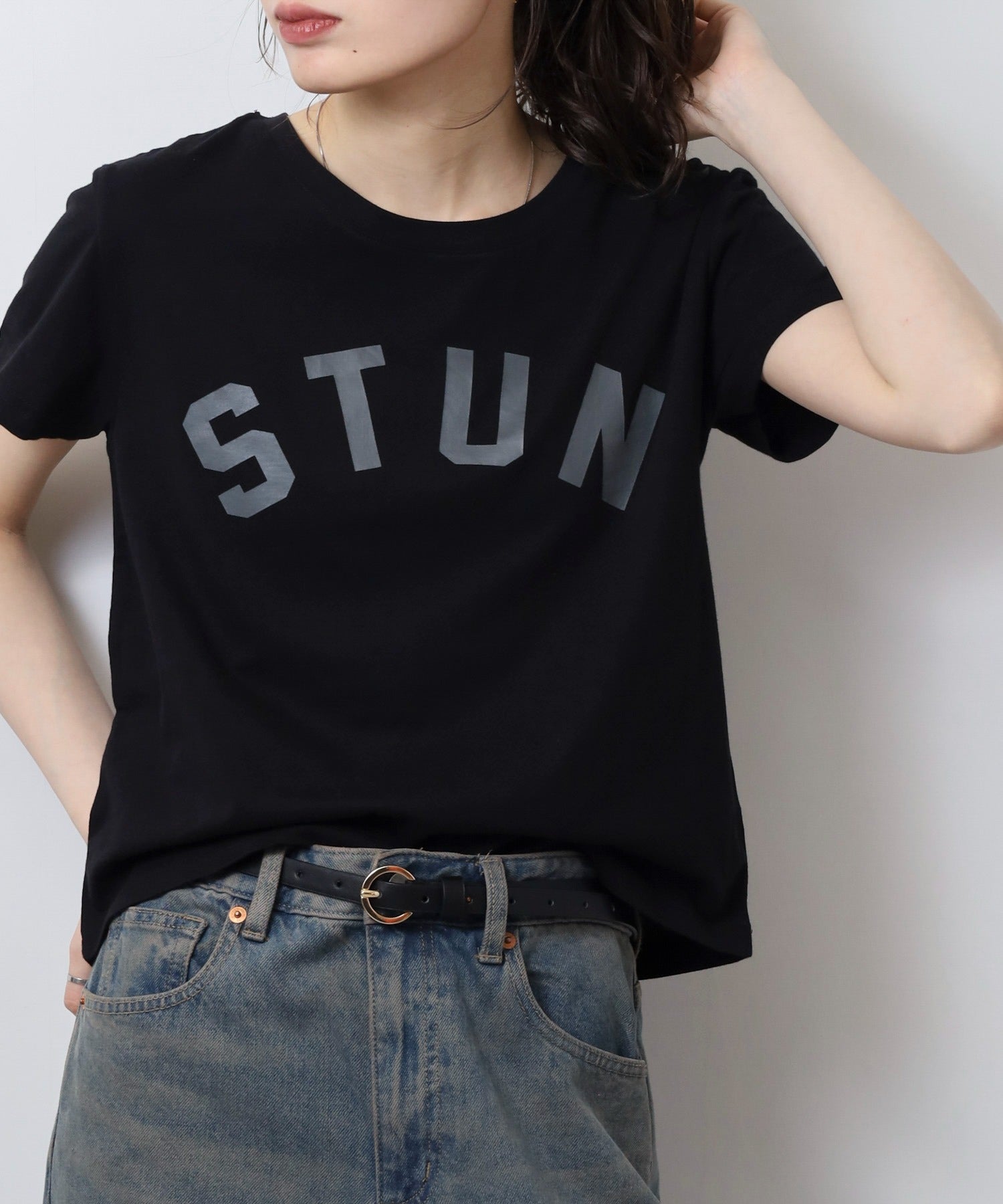 アットワン atONE オーバーサイズシルエットショート丈ロゴプリントTシャツ （ブラック3） ブラック3