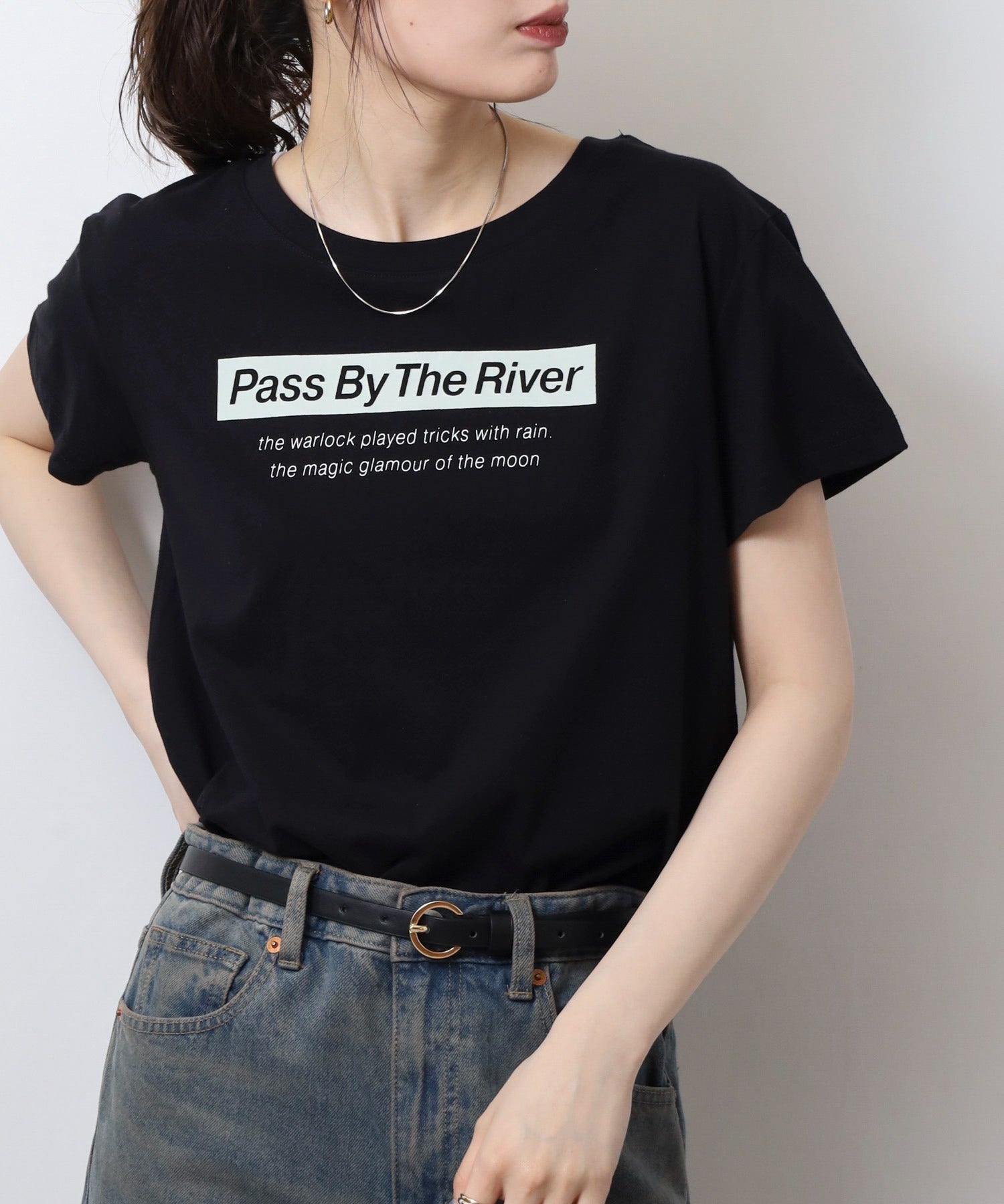 アットワン atONE オーバーサイズシルエットショート丈ロゴプリントTシャツ （ブラック6） ブラック6
