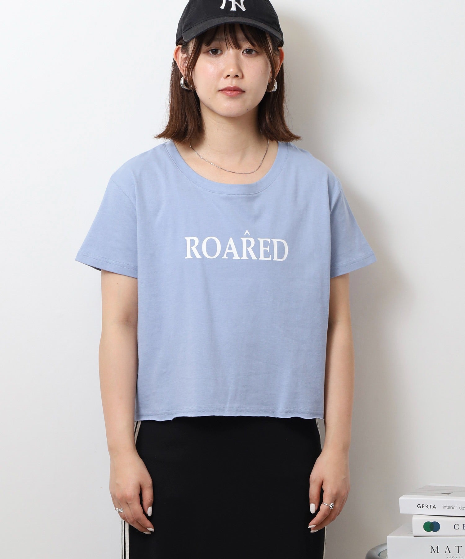 アットワン atONE ショート丈裾フリンジオーバサイズシルエットロゴプリントTシャツ （ホワイト2） ホワイト2