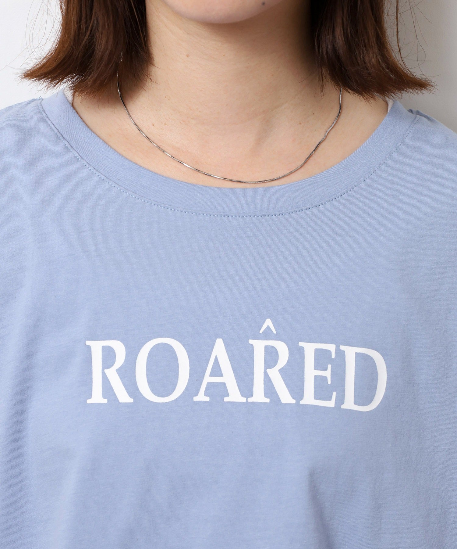 アットワン atONE ショート丈裾フリンジオーバサイズシルエットロゴプリントTシャツ （ホワイト2） ホワイト2