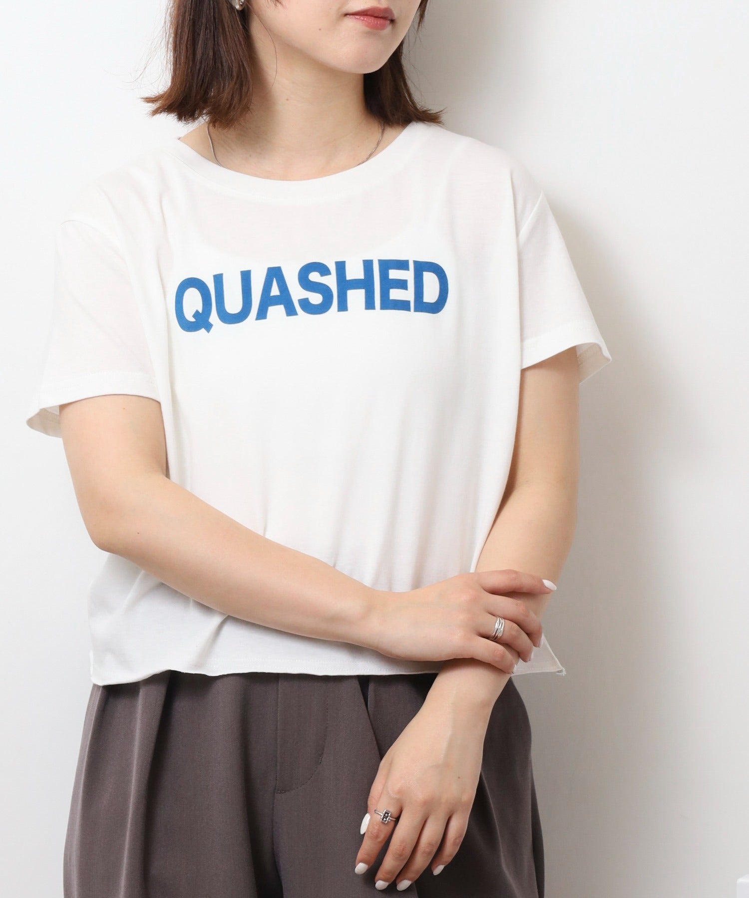 アットワン atONE ショート丈裾フリンジオーバサイズシルエットロゴプリントTシャツ （ホワイト3） ホワイト3