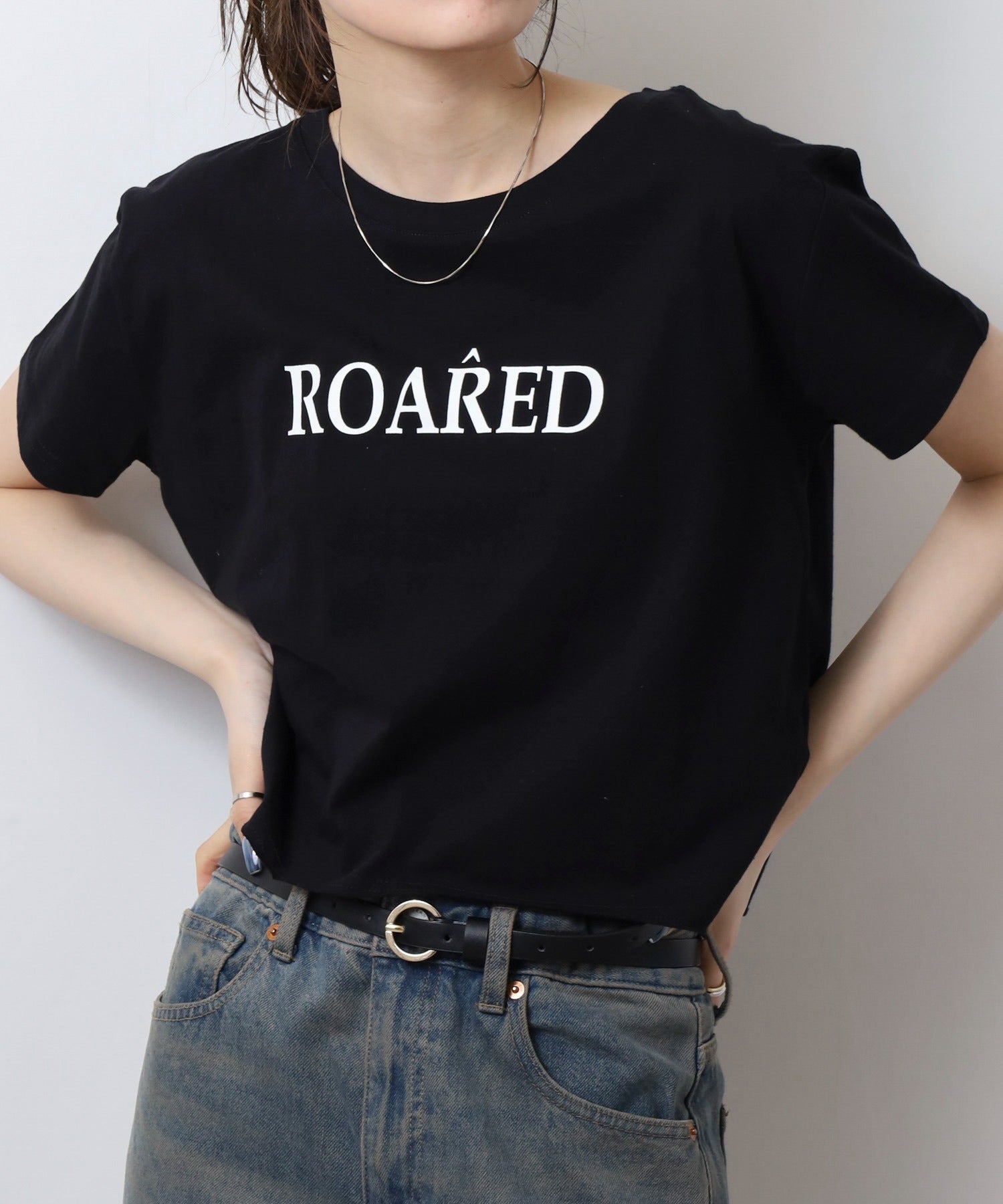 アットワン atONE ショート丈裾フリンジオーバサイズシルエットロゴプリントTシャツ （ブラック2） ブラック2
