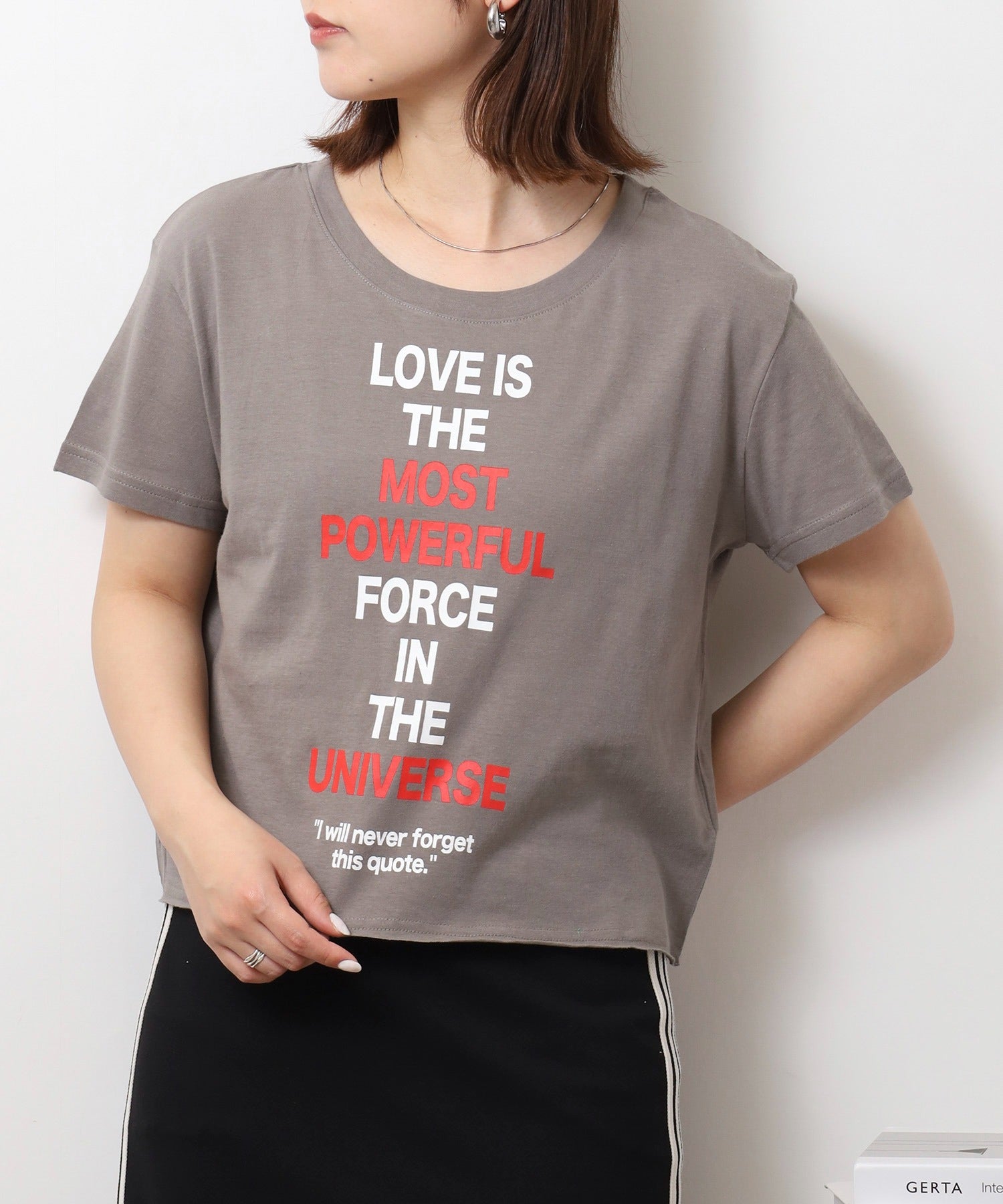 アットワン atONE ショート丈裾フリンジオーバサイズシルエットロゴプリントTシャツ （チャコール6） チャコール6
