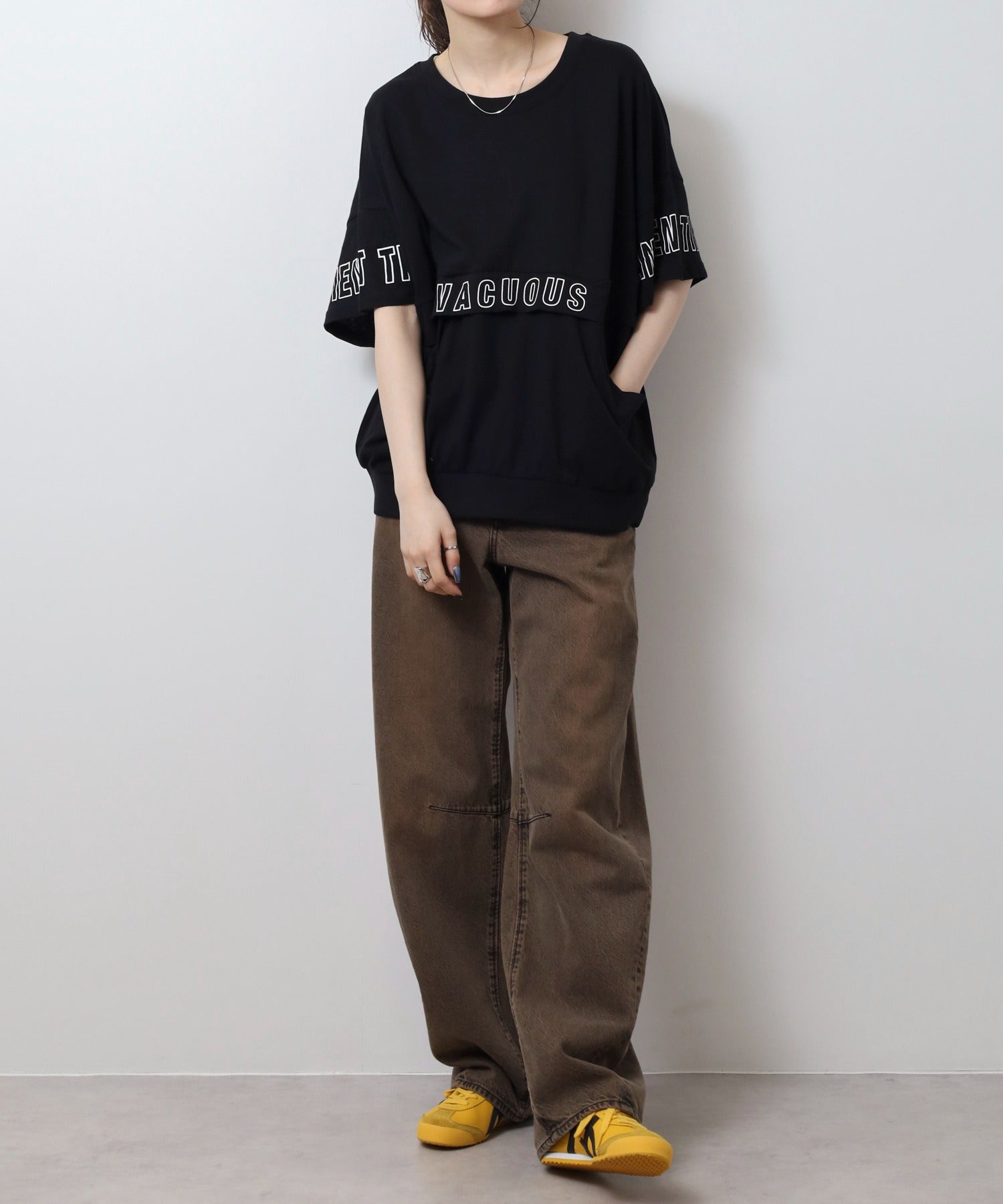 アットワン atONE ポケット付きオーバーサイズシルエットロゴプリントTシャツ （ブラック） ブラック