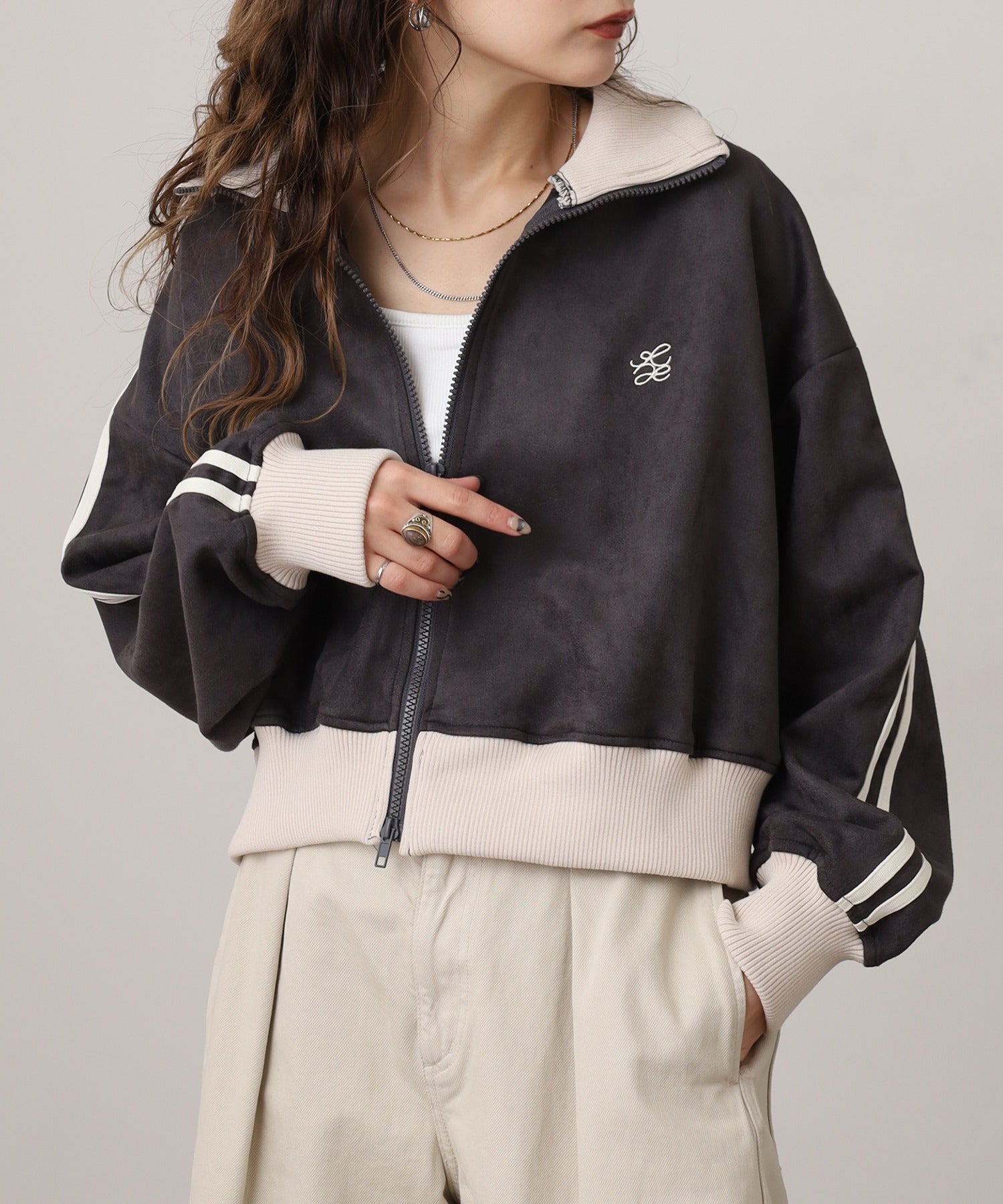 アットワン atONE スエードポンチクロップドトラックジャケット （スミクロ×アイボリー） スミクロ×アイボリー