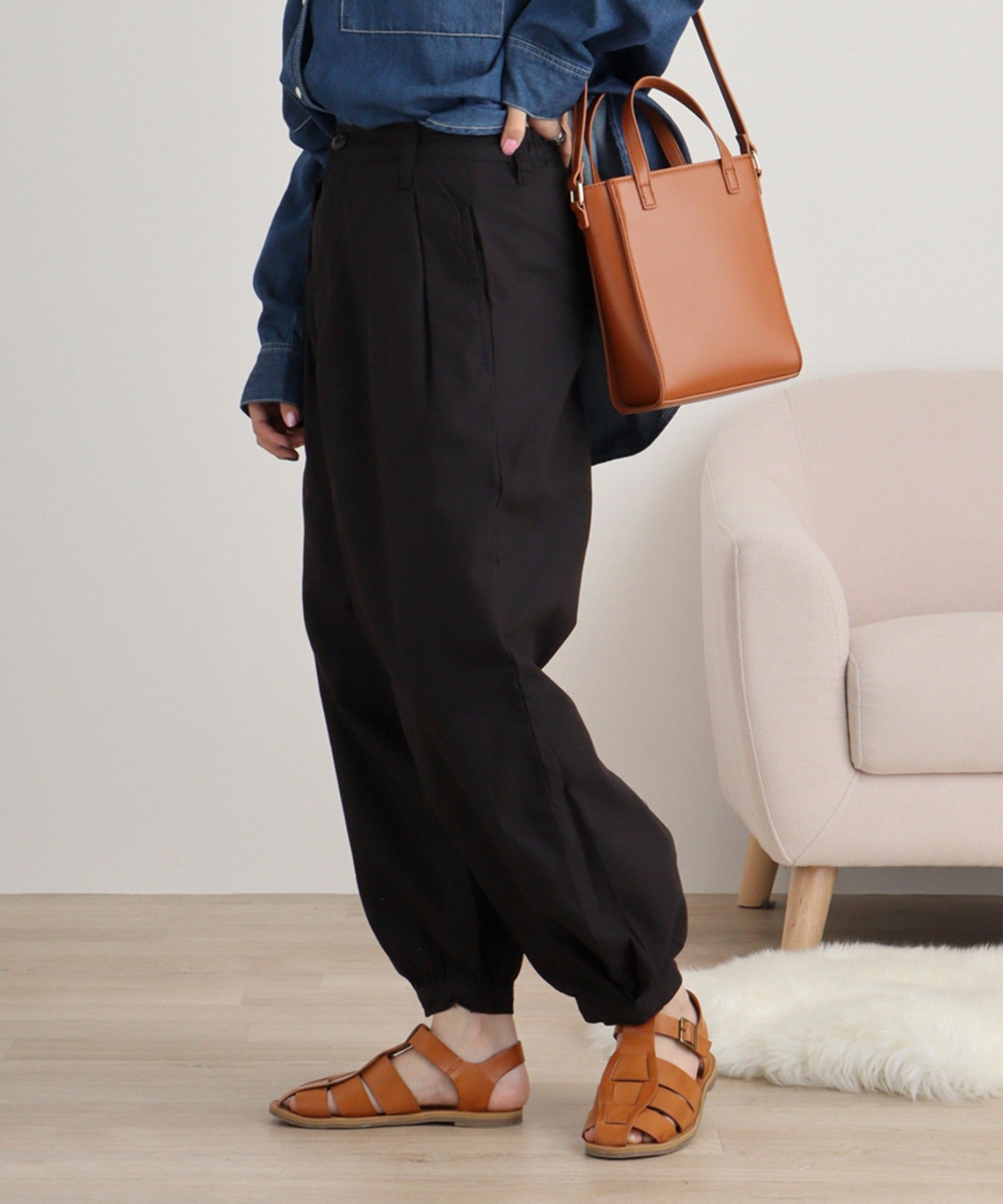 アットワン atONE タック入りカーブパンツ