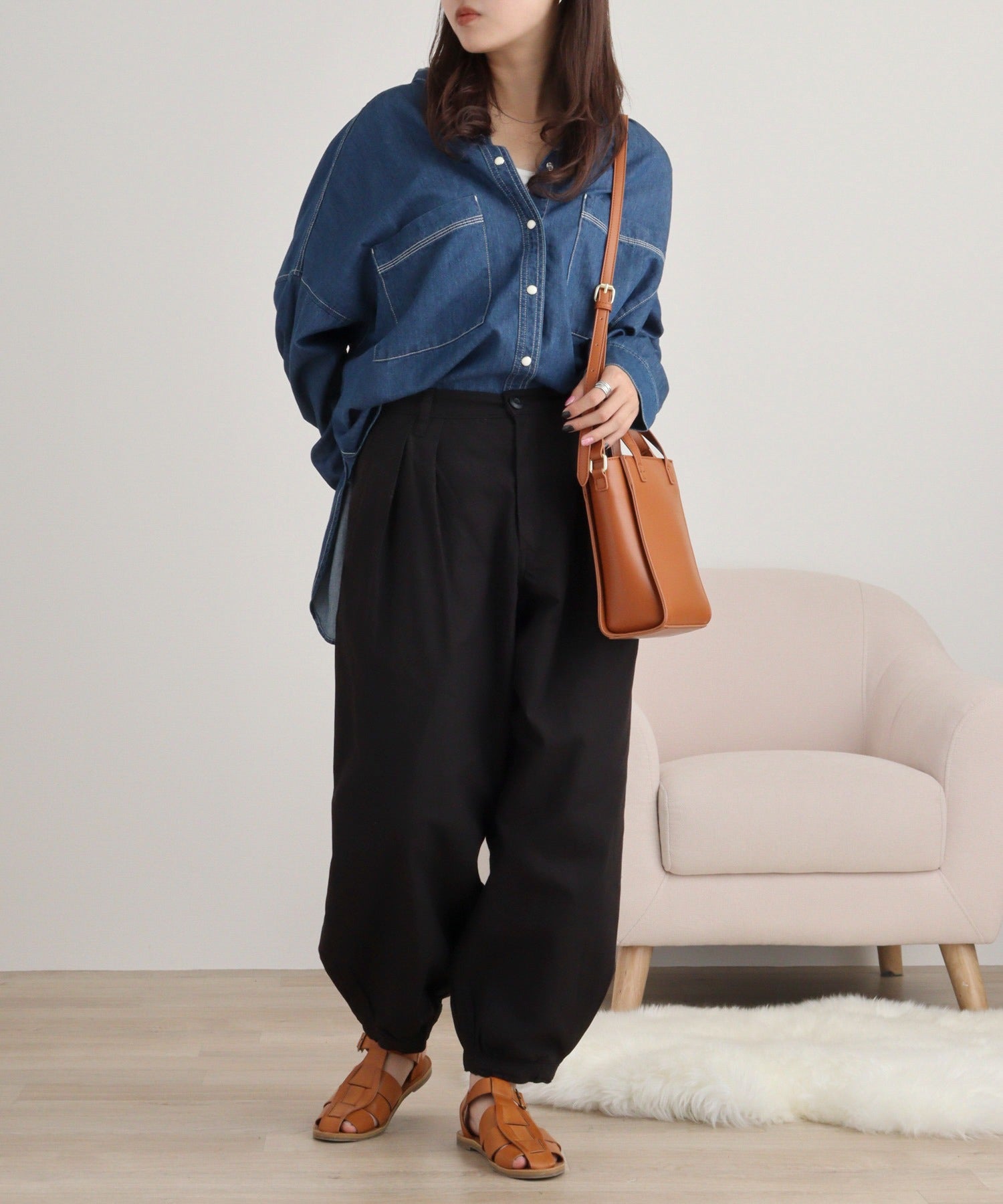 アットワン atONE タック入りカーブパンツ