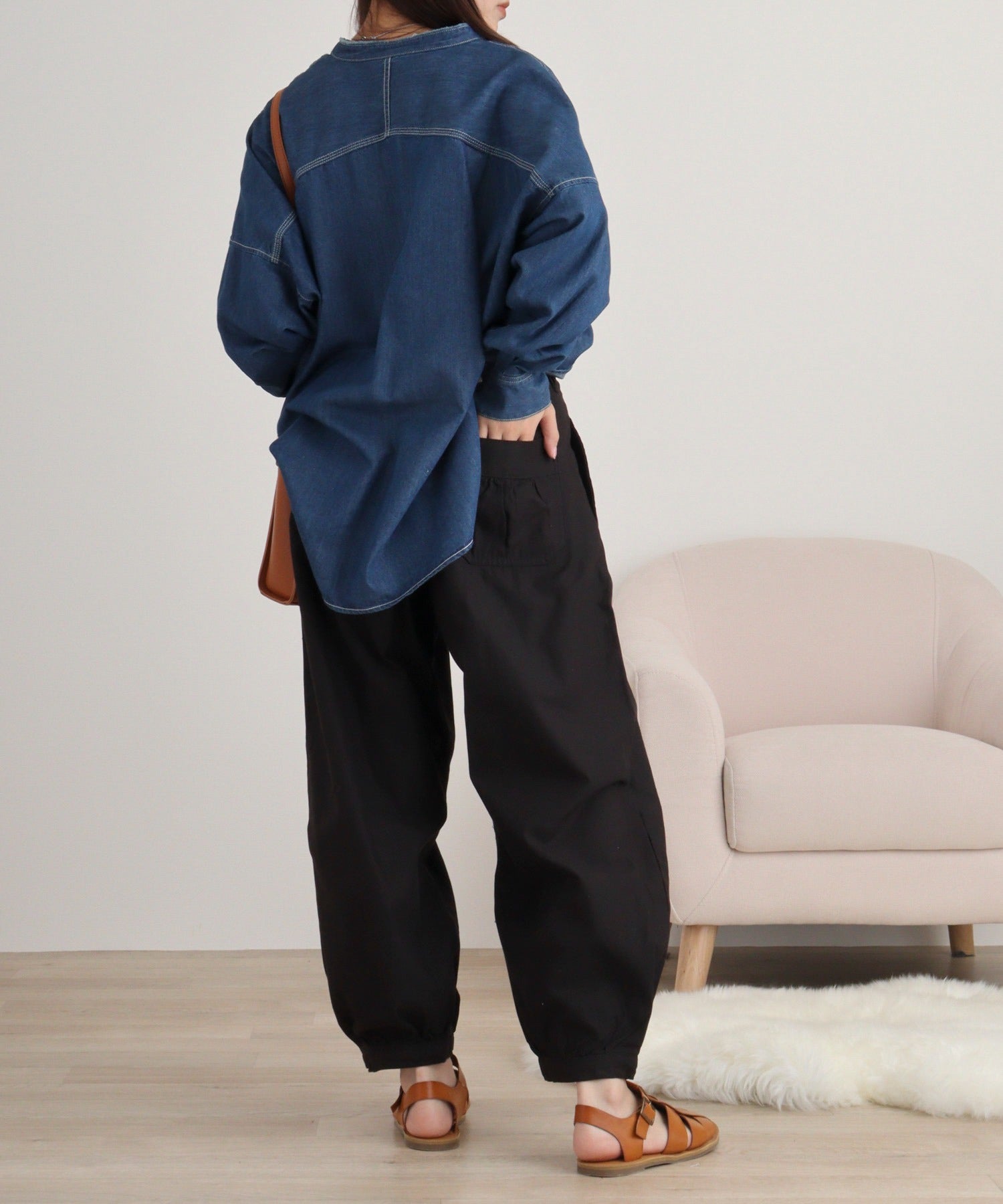 アットワン atONE タック入りカーブパンツ