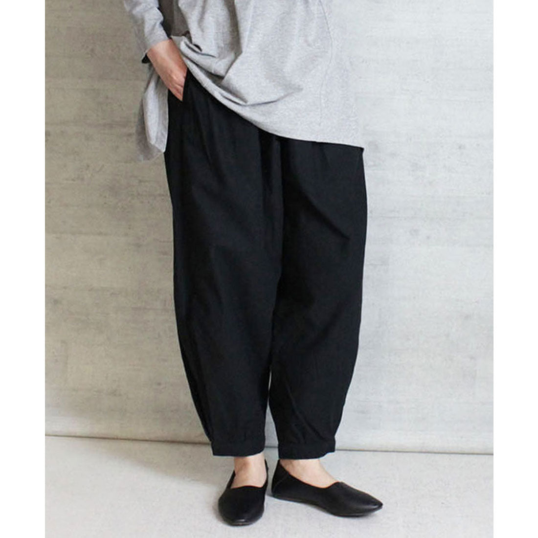 アットワン atONE タック入りカーブパンツ