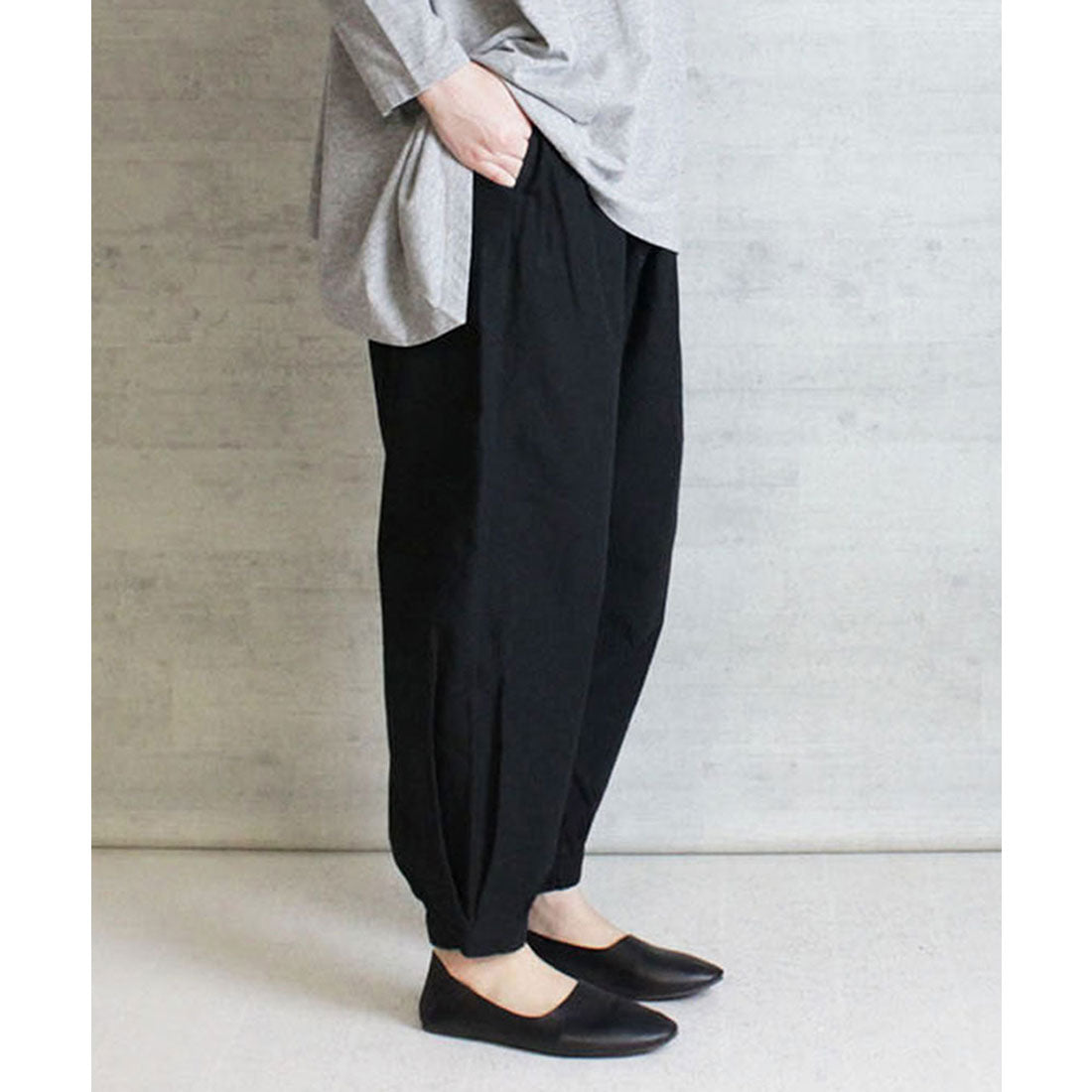 アットワン atONE タック入りカーブパンツ