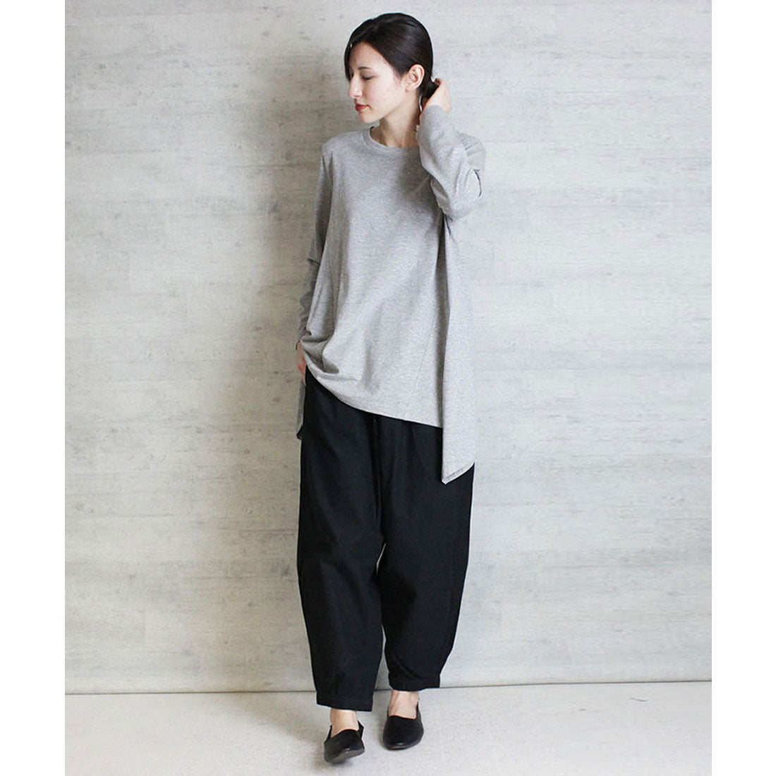 アットワン atONE タック入りカーブパンツ