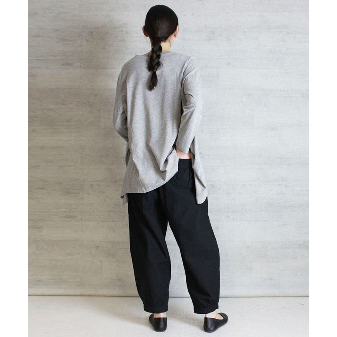 アットワン atONE タック入りカーブパンツ