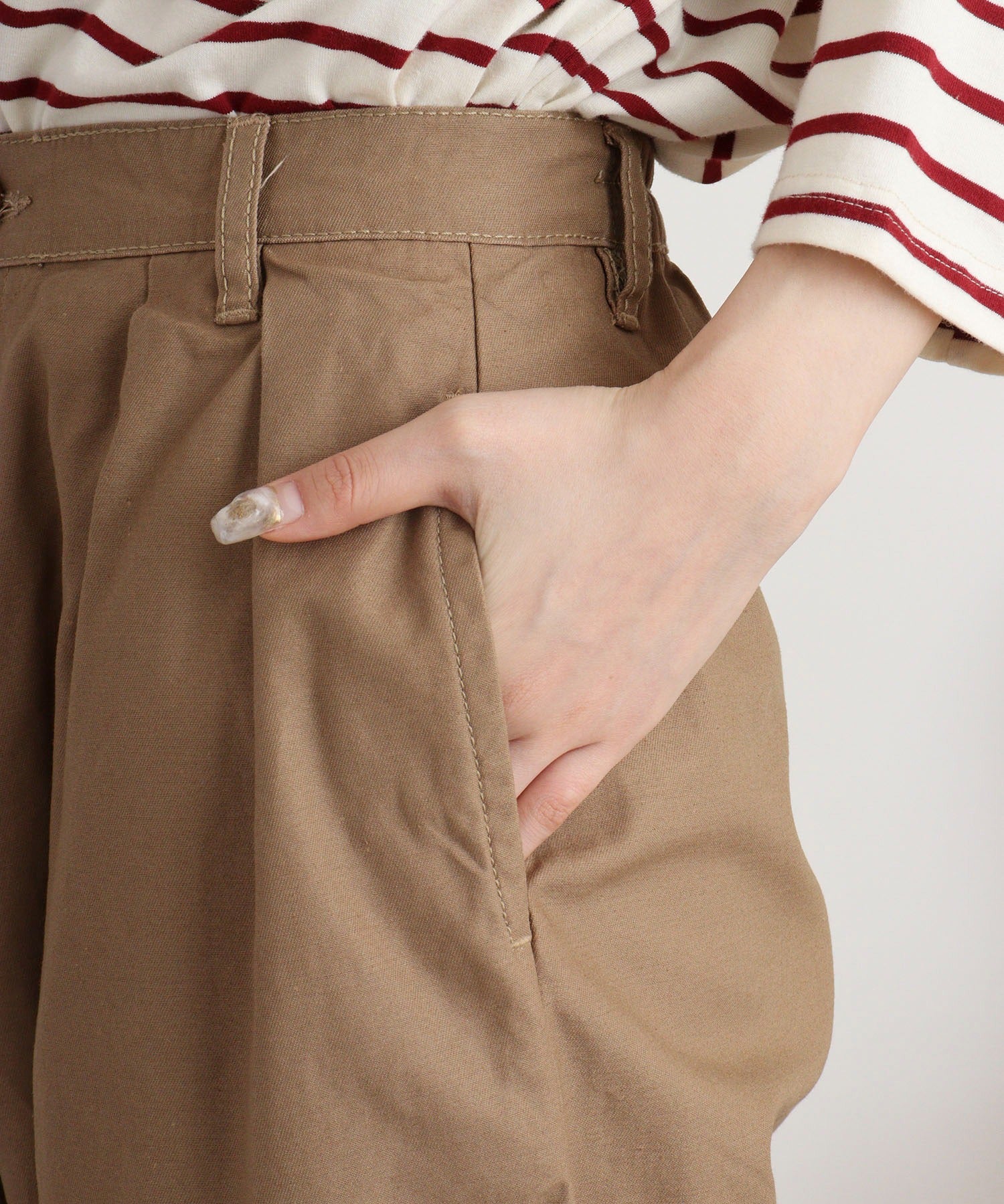 アットワン atONE タック入りカーブパンツ