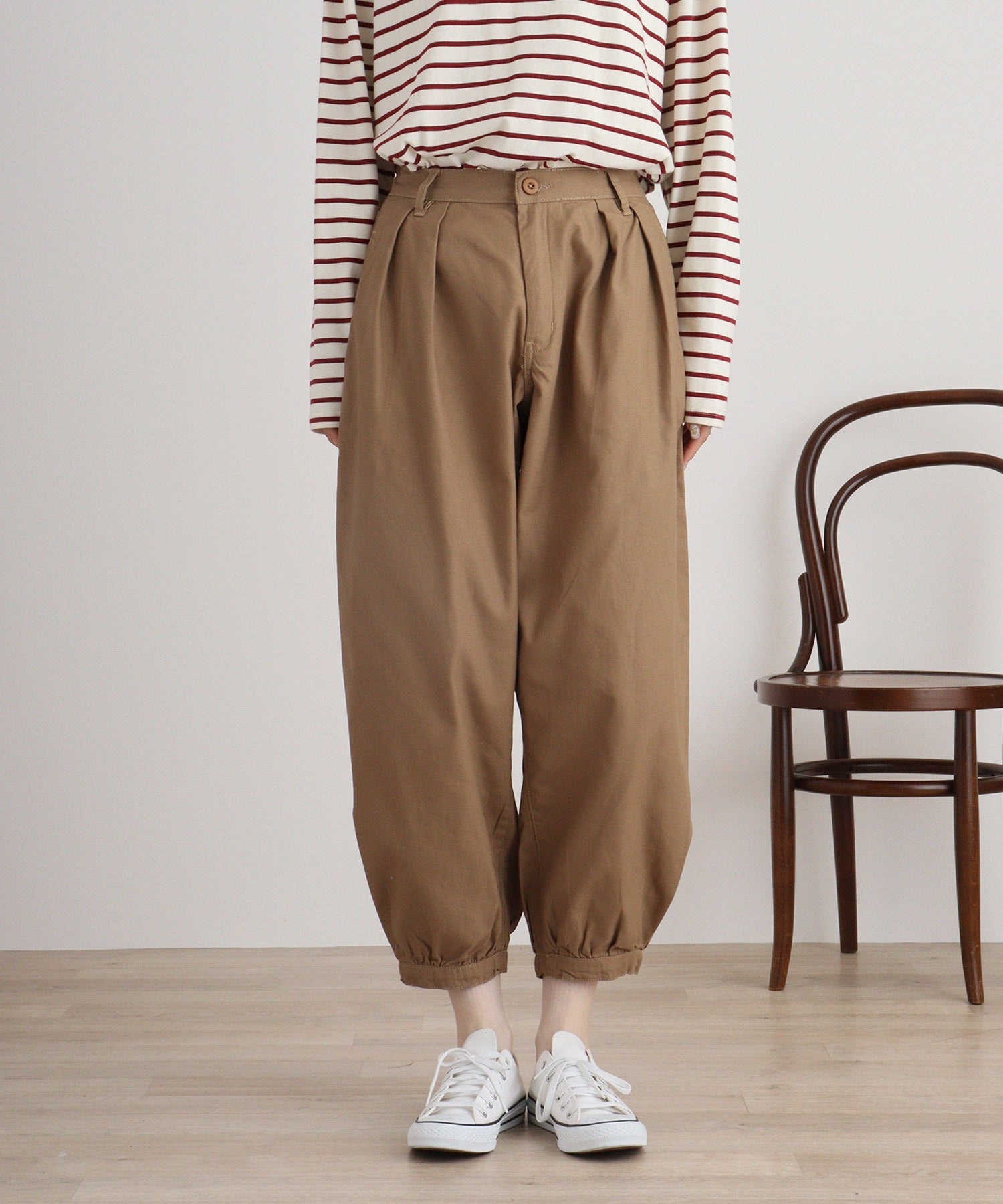 アットワン atONE タック入りカーブパンツ